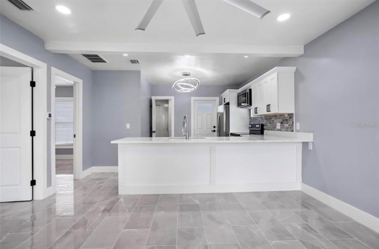 8907 N BOULEVARD – photo 2