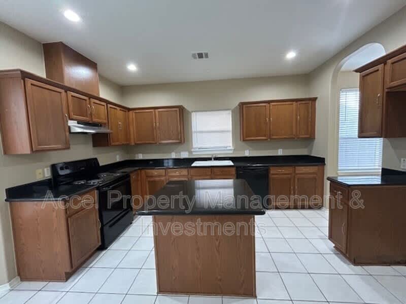 4510 Santa Inez St – photo 4