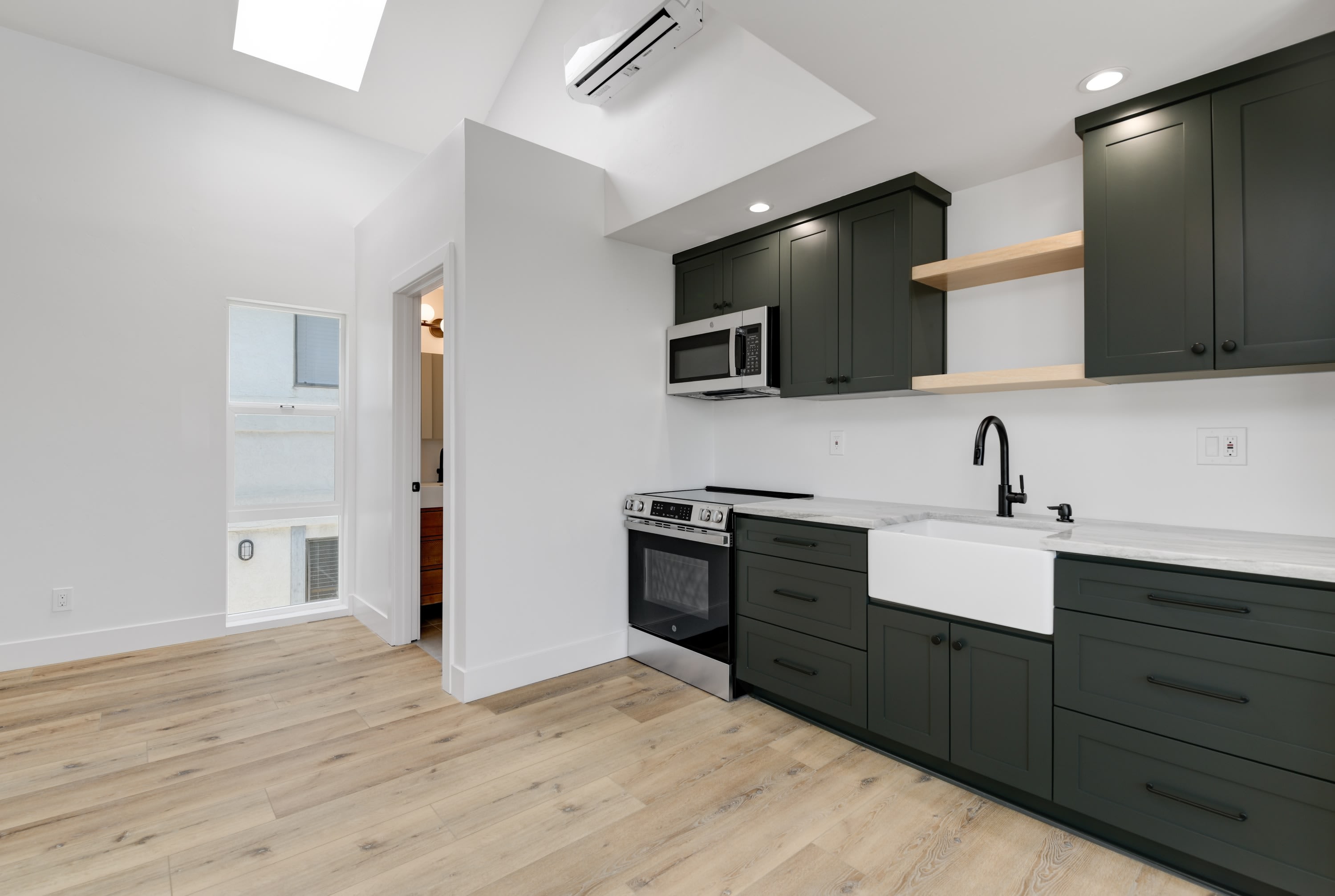 3010 Suncrest DriveD – photo 4