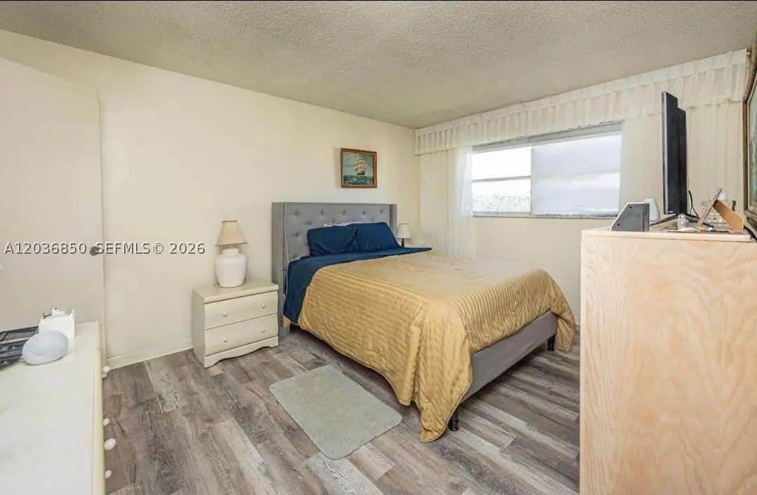 2615 NE 3rd Ct – photo 3