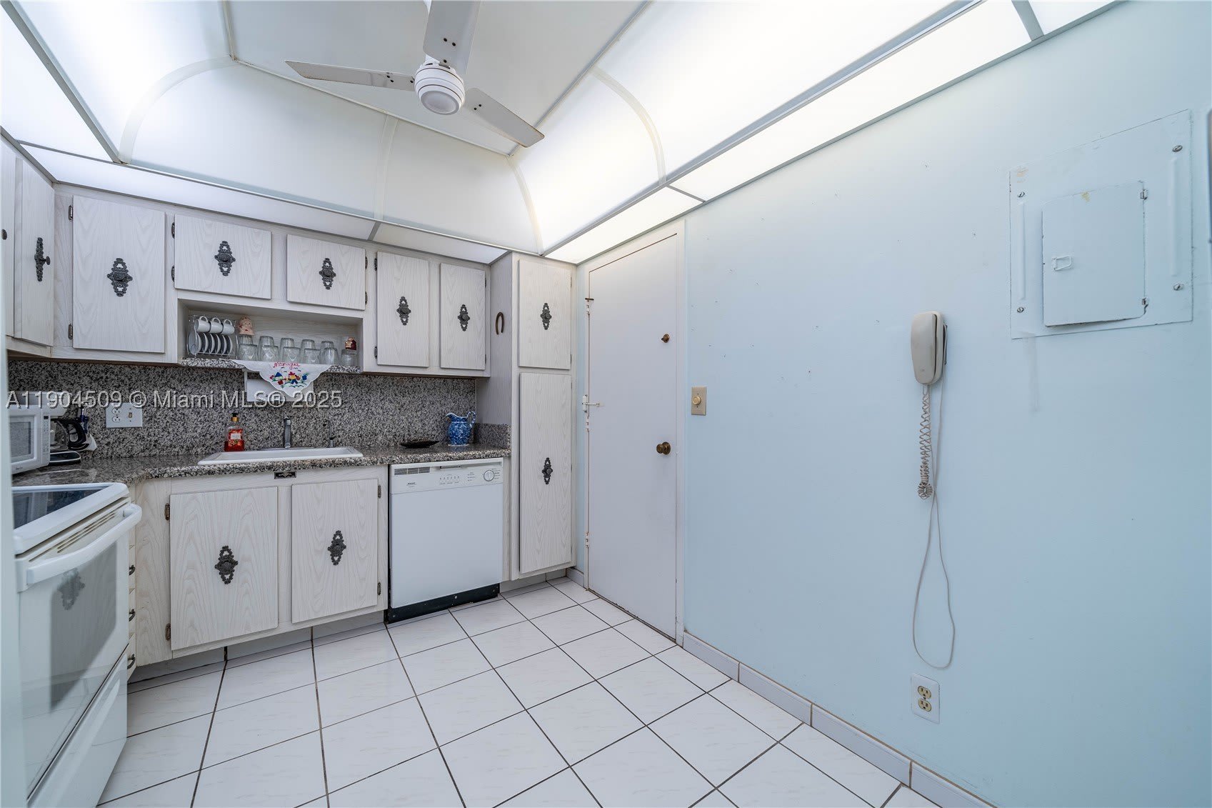 3800 S Ocean Dr – photo 3