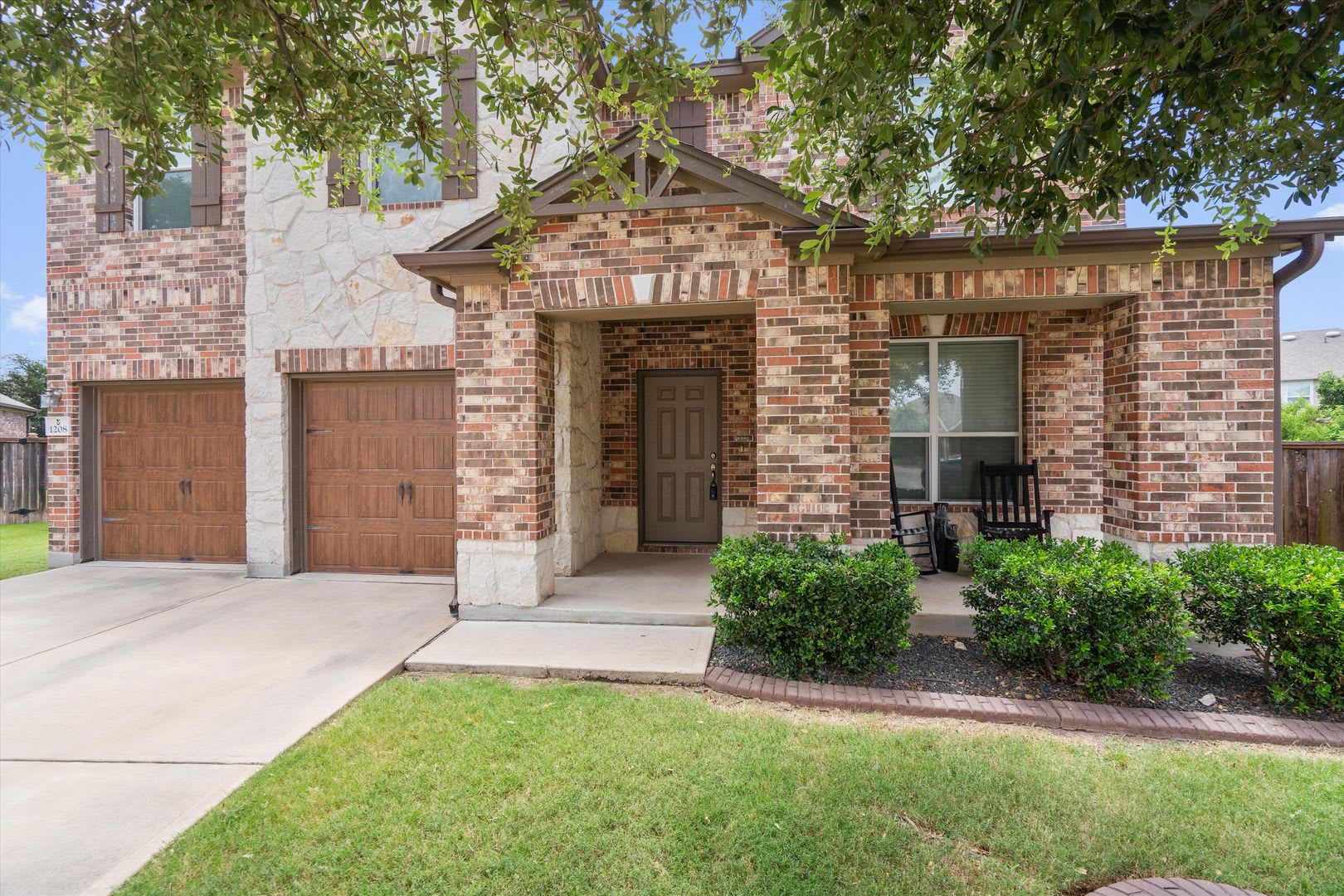 Lively 5 Bedroom, 3.5 Bath, 2-Story Home in Leander! – photo 3