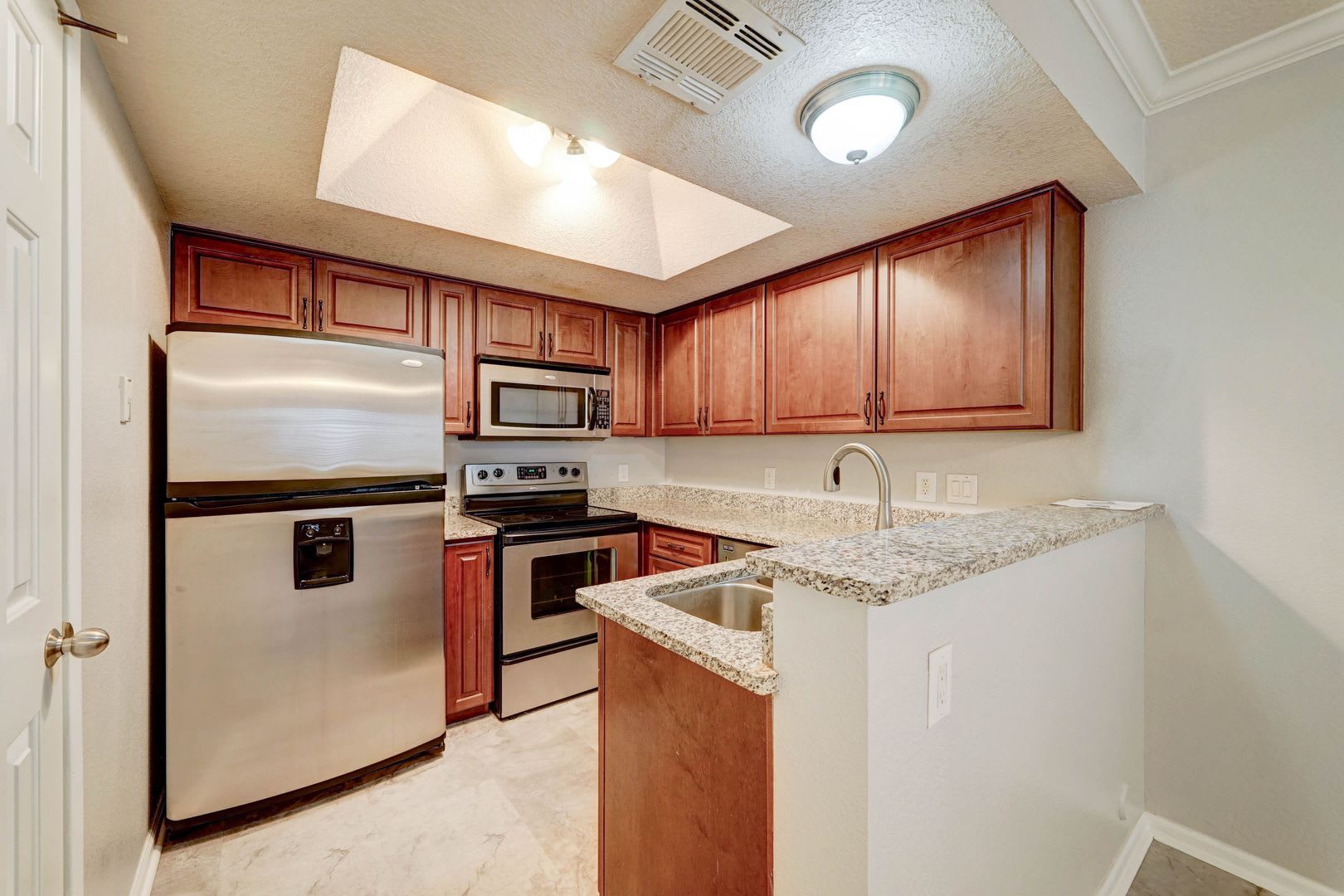 MOVE IN SPECIALS 2 weeks FREE – photo 2