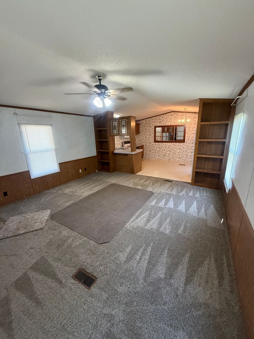 4 bedroom 2 Bathroom Mobile Home close to Marshall Field – photo 4