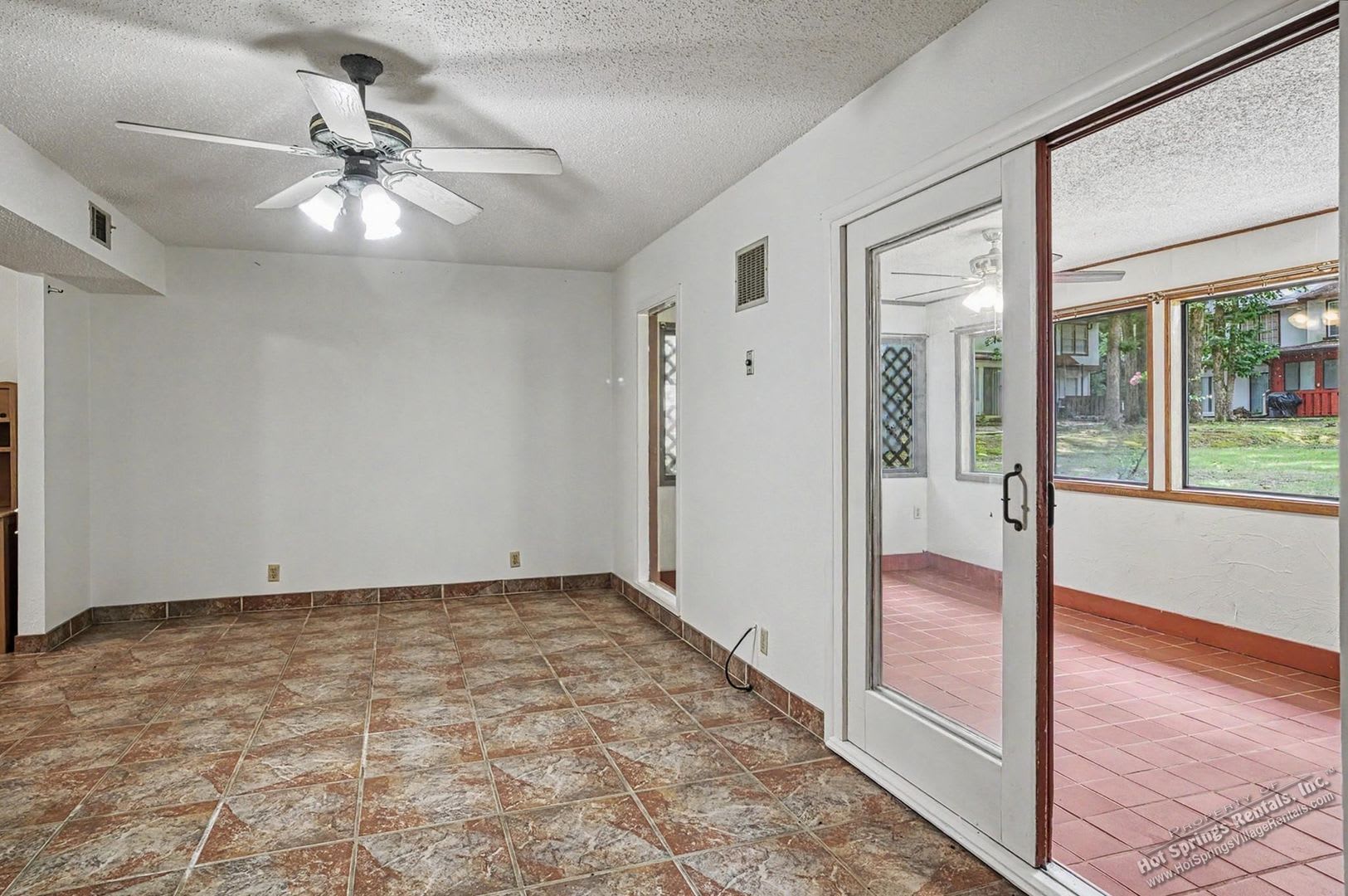 Two level Townhome in DeSoto Courts – photo 5