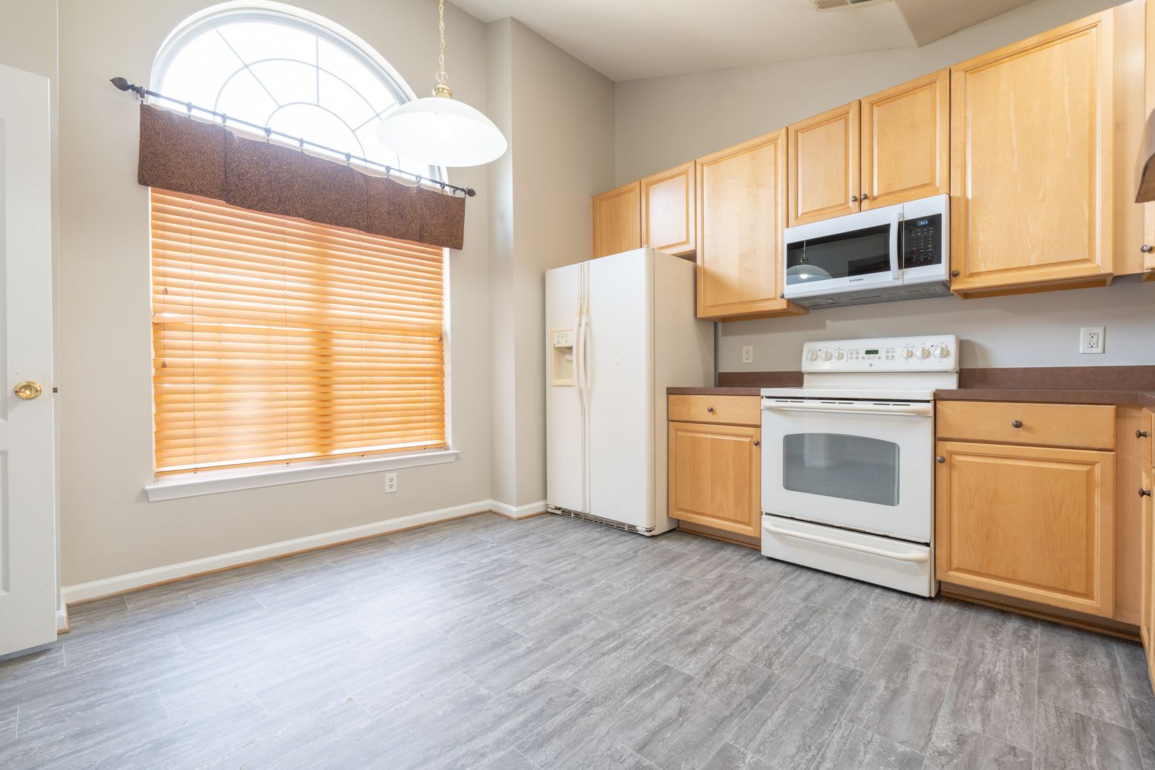 MOVE IN READY Townhome in the Heart of Suffolk! – photo 5