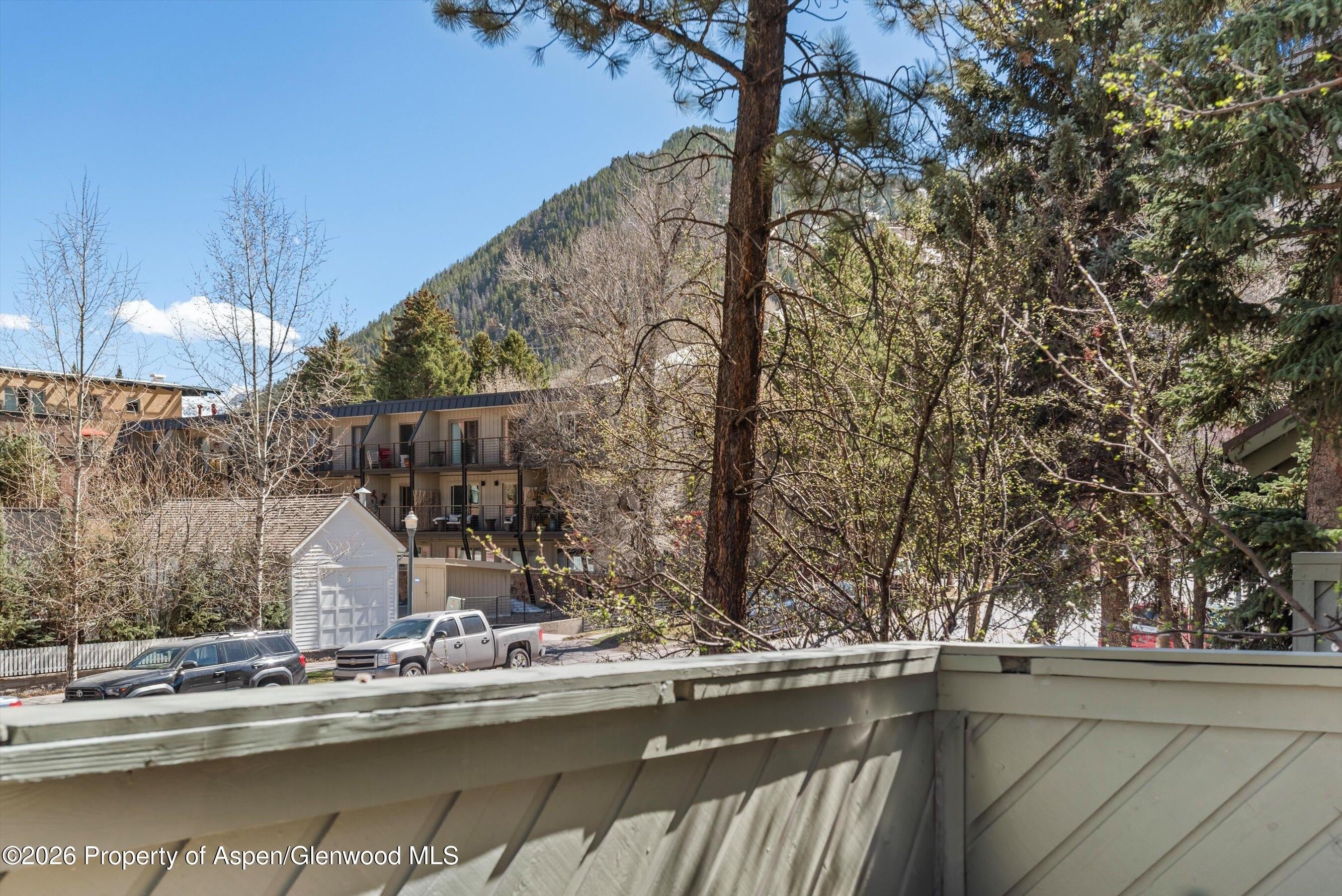 125 E Hyman Avenue – photo 3