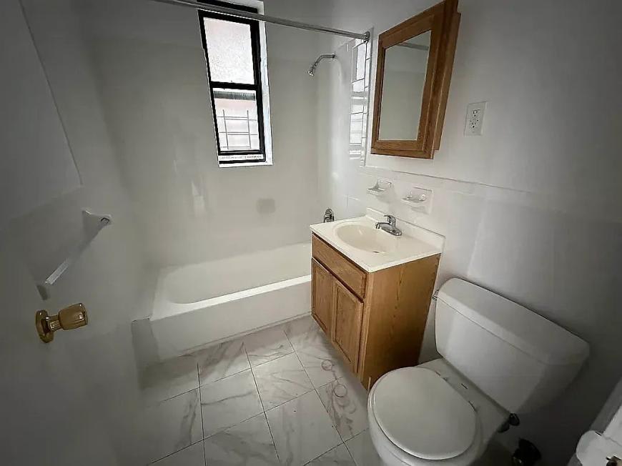 2105 Walton Avenue – photo 3