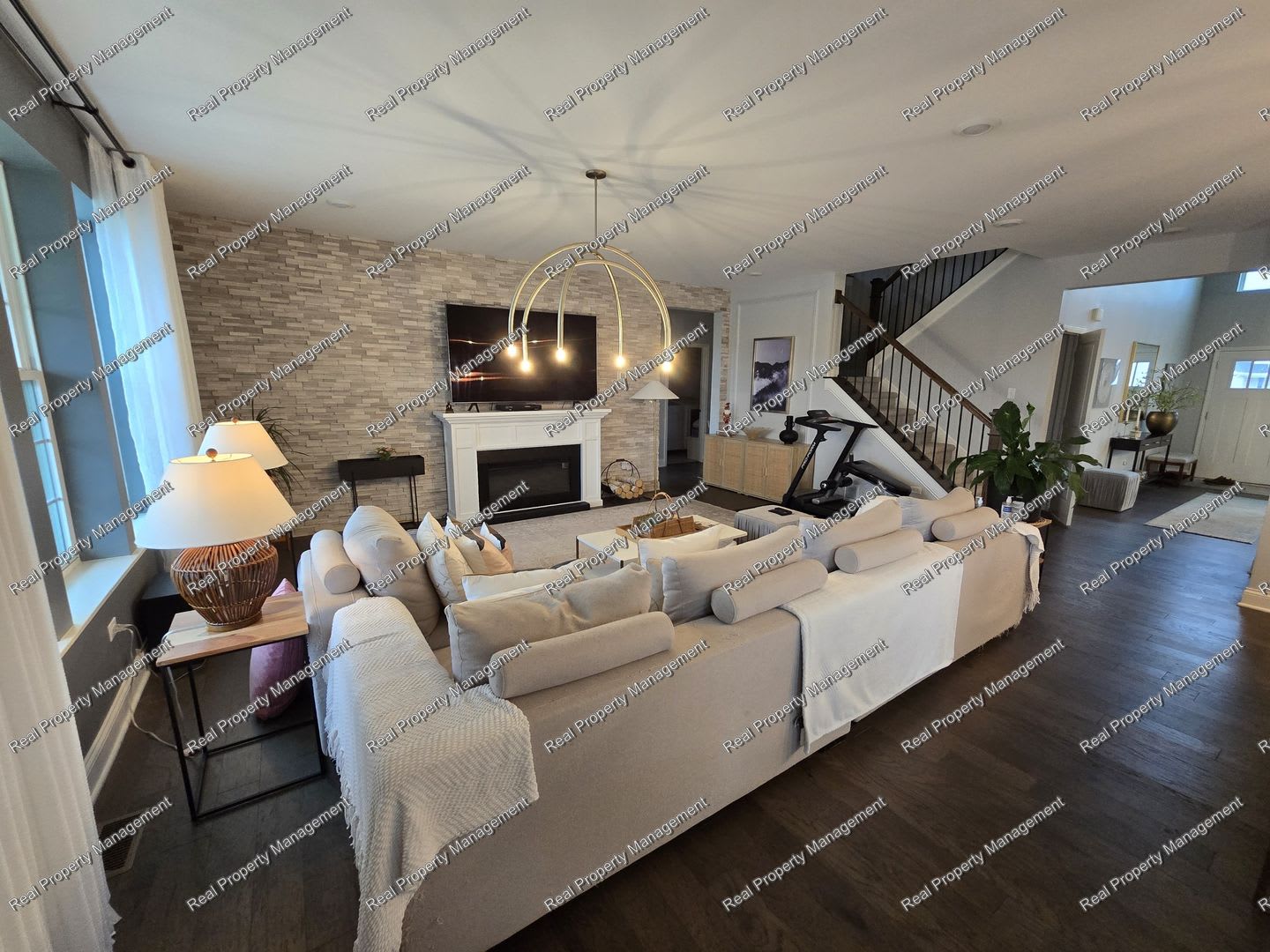 Beautiful Cedar Lake Four Bedroom – photo 3