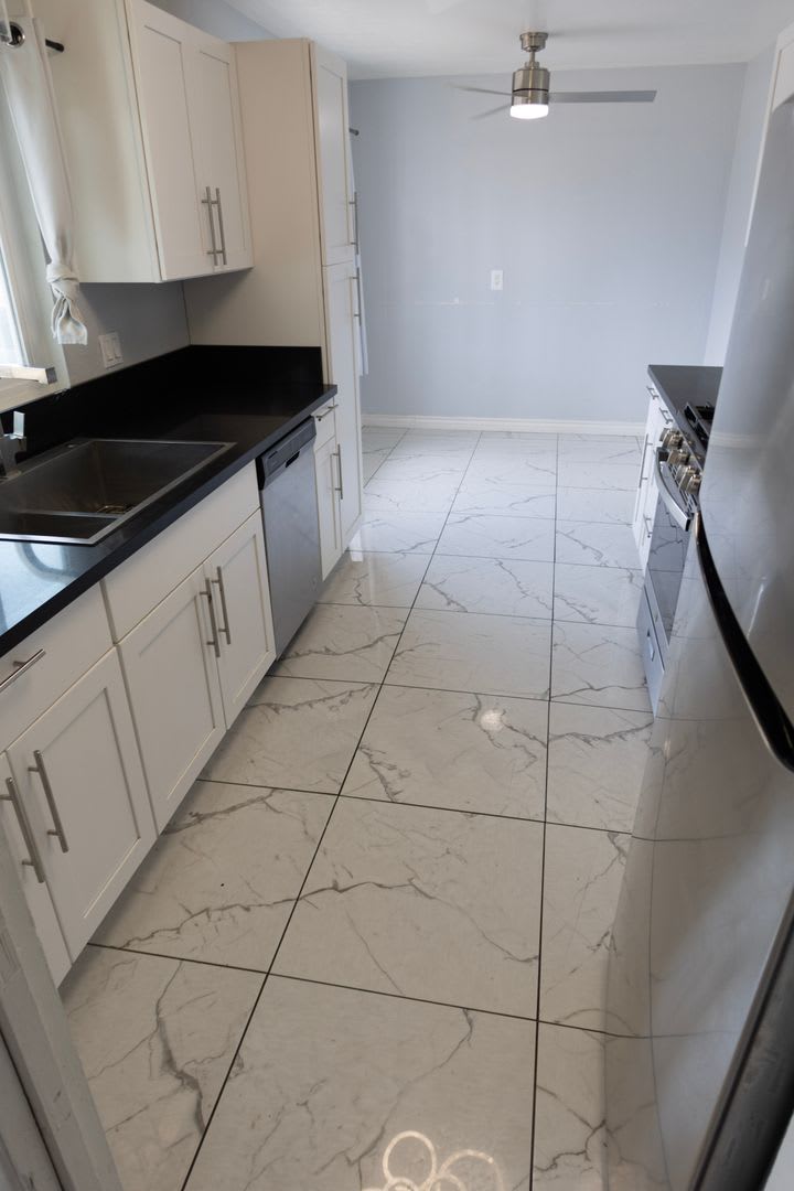 Across the street from Campus- 8 bedrooms priced at cost of A 6 bedroom! ACT Quick!- SHORT LEASE – photo 5