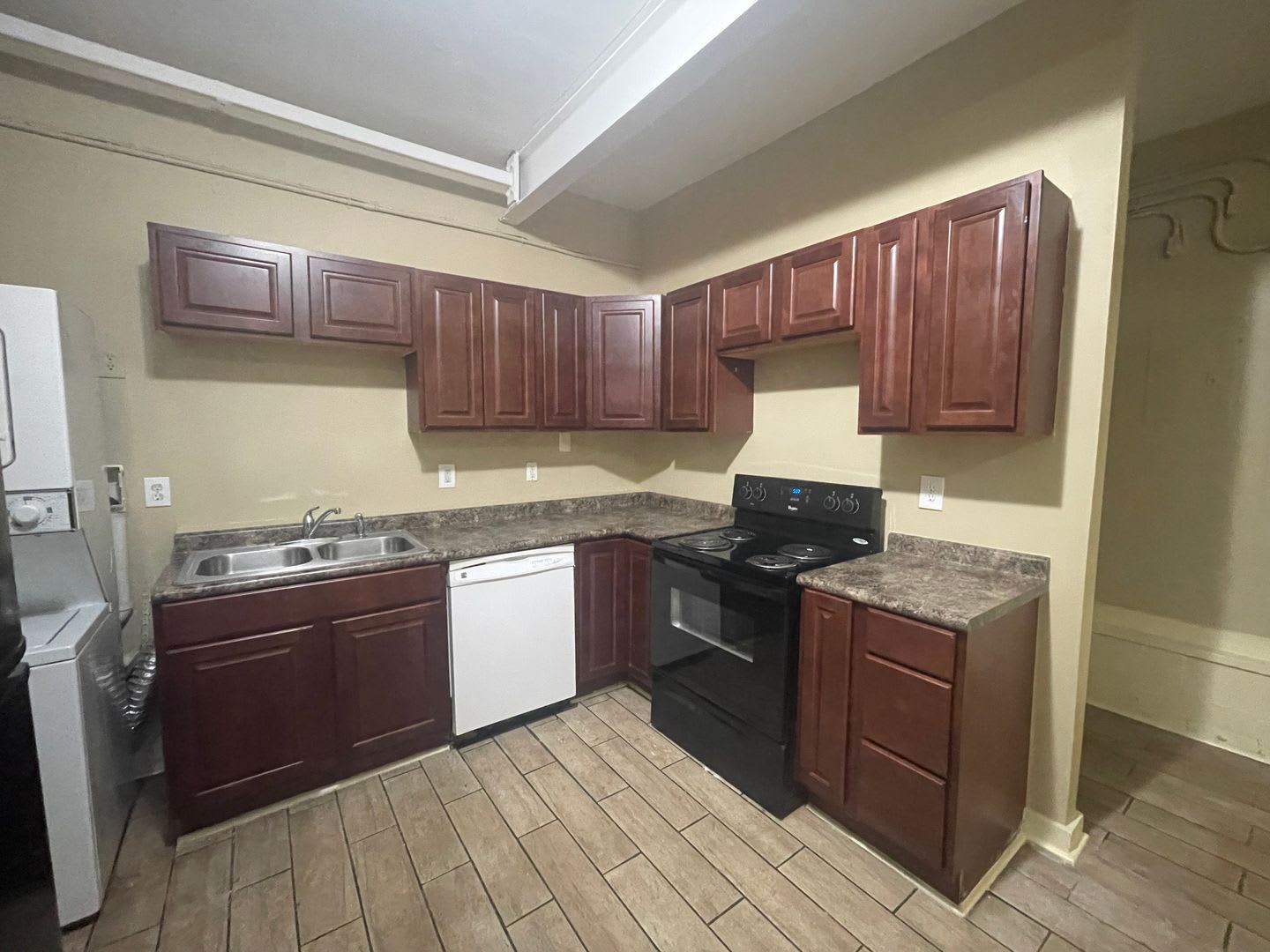Adorable 2 Bedroom 1 Bath Apartment.Located in the Cotswold Area – photo 5