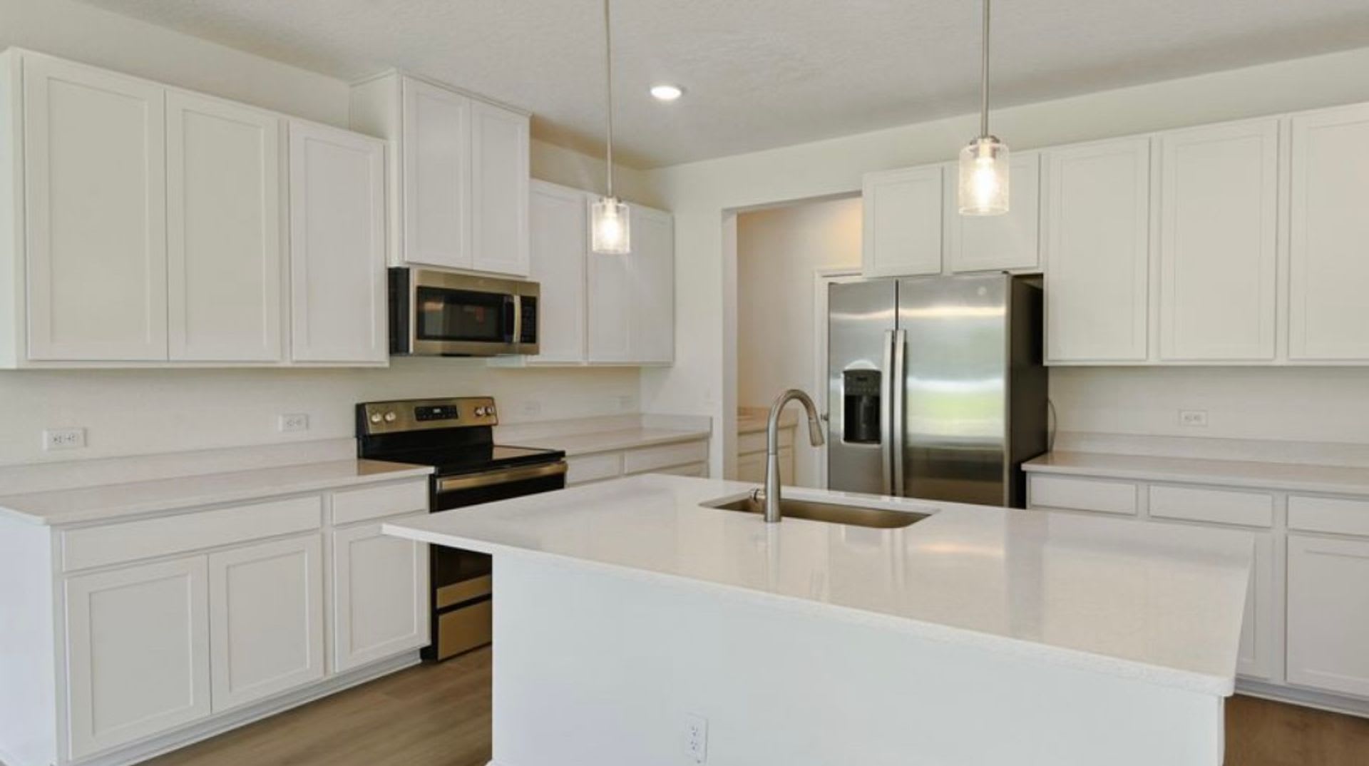Modern 2-Story Home with Loft & Upgrades – photo 4