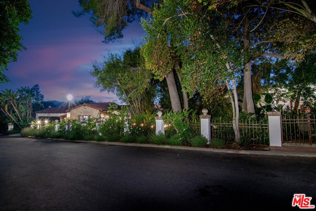 3475 N Knoll Dr – photo 2