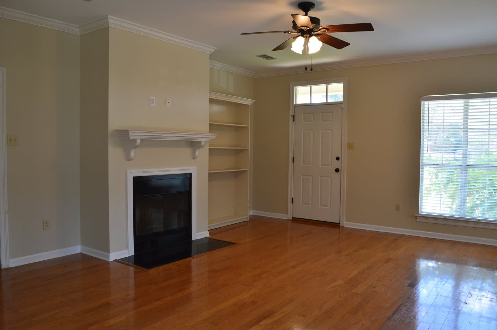 Great 3 Bedroom Home In Azalea Lakes First Month Free With 30 Day Move In – photo 5