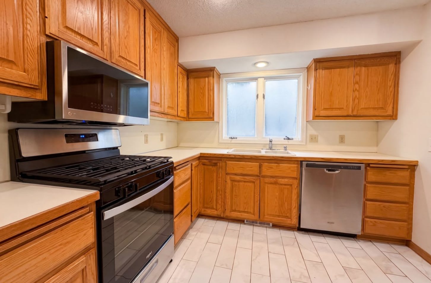 6475 Grandview Dr – photo 3