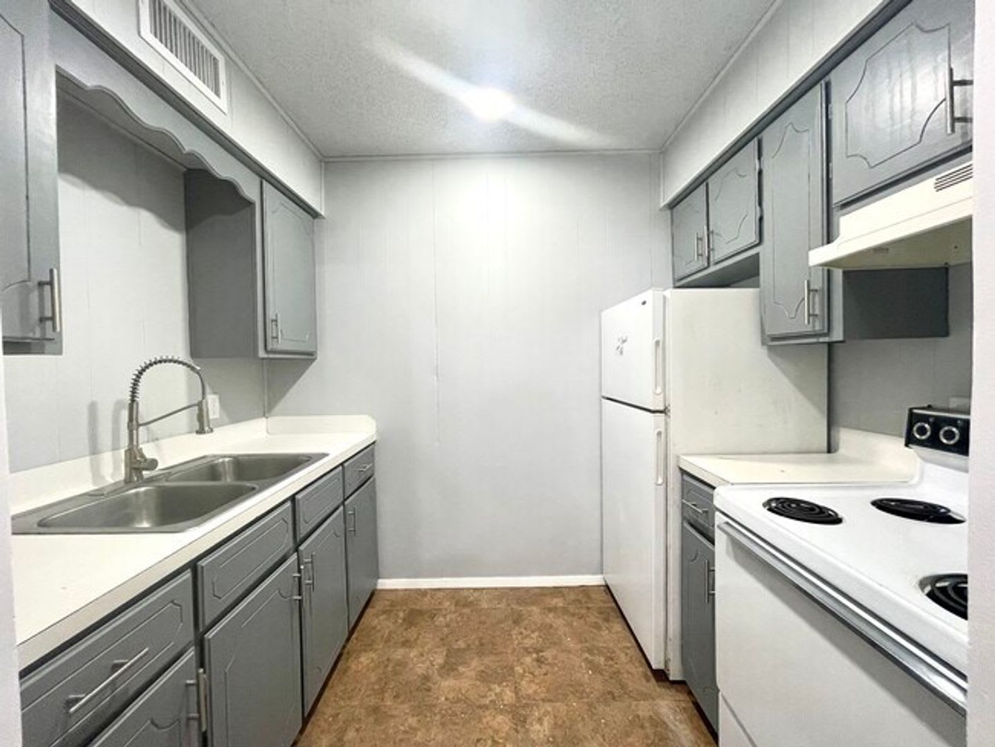 713 S Illinois Ave – photo 1