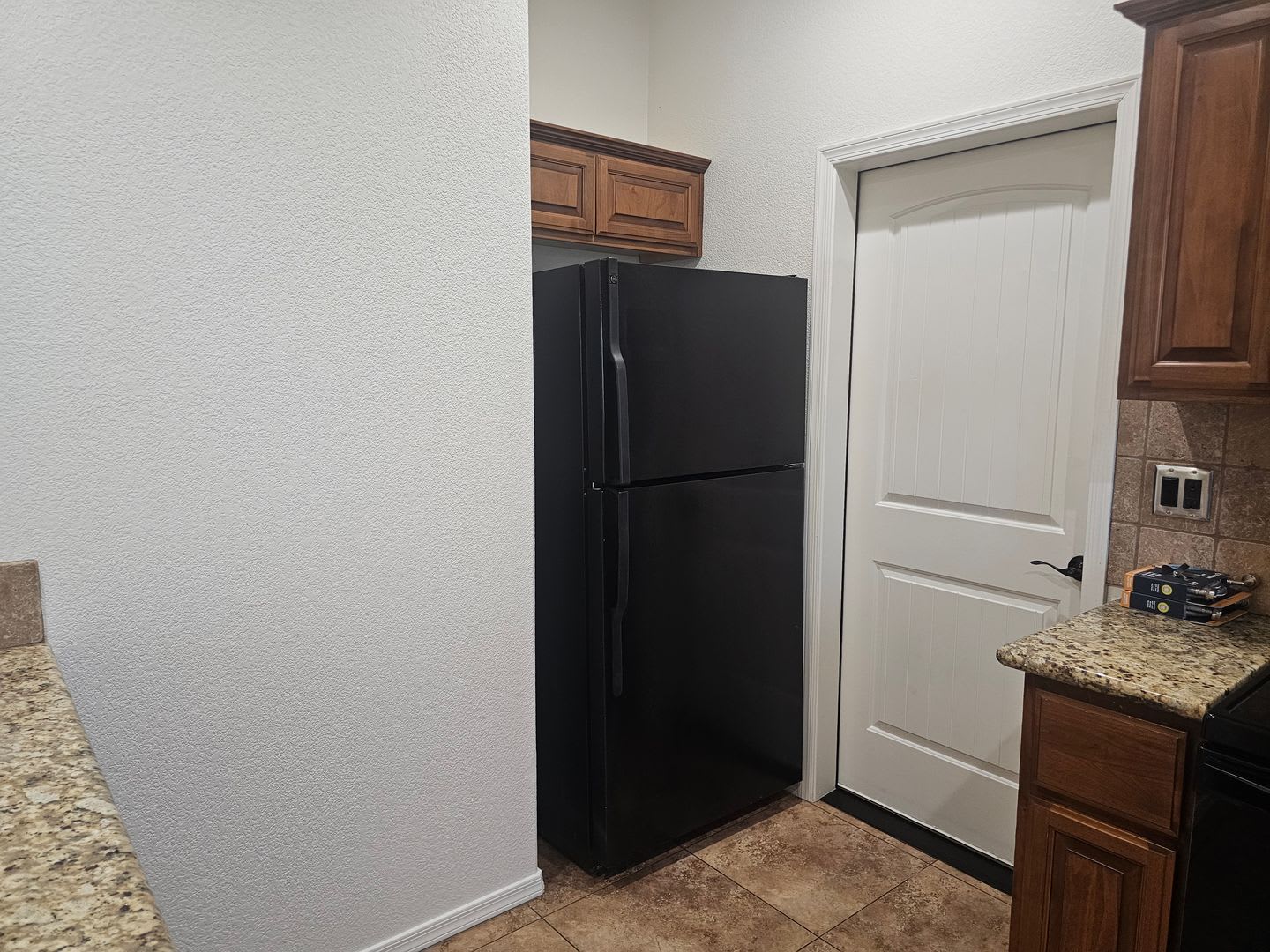 READY TO MOVE IN!! Just Finished Updating!!Unfurnished Long Term – photo 5