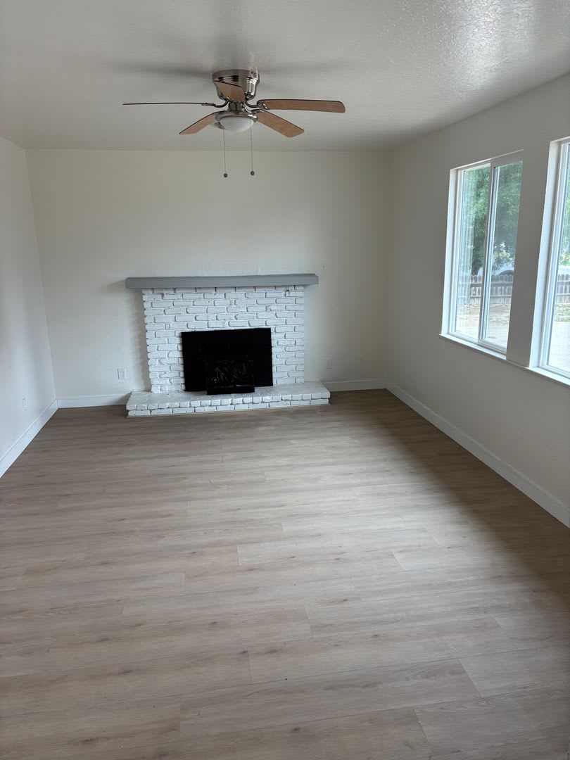 4 B/D 2 BA Home in Gridley AVAILABLE NOW! – photo 2