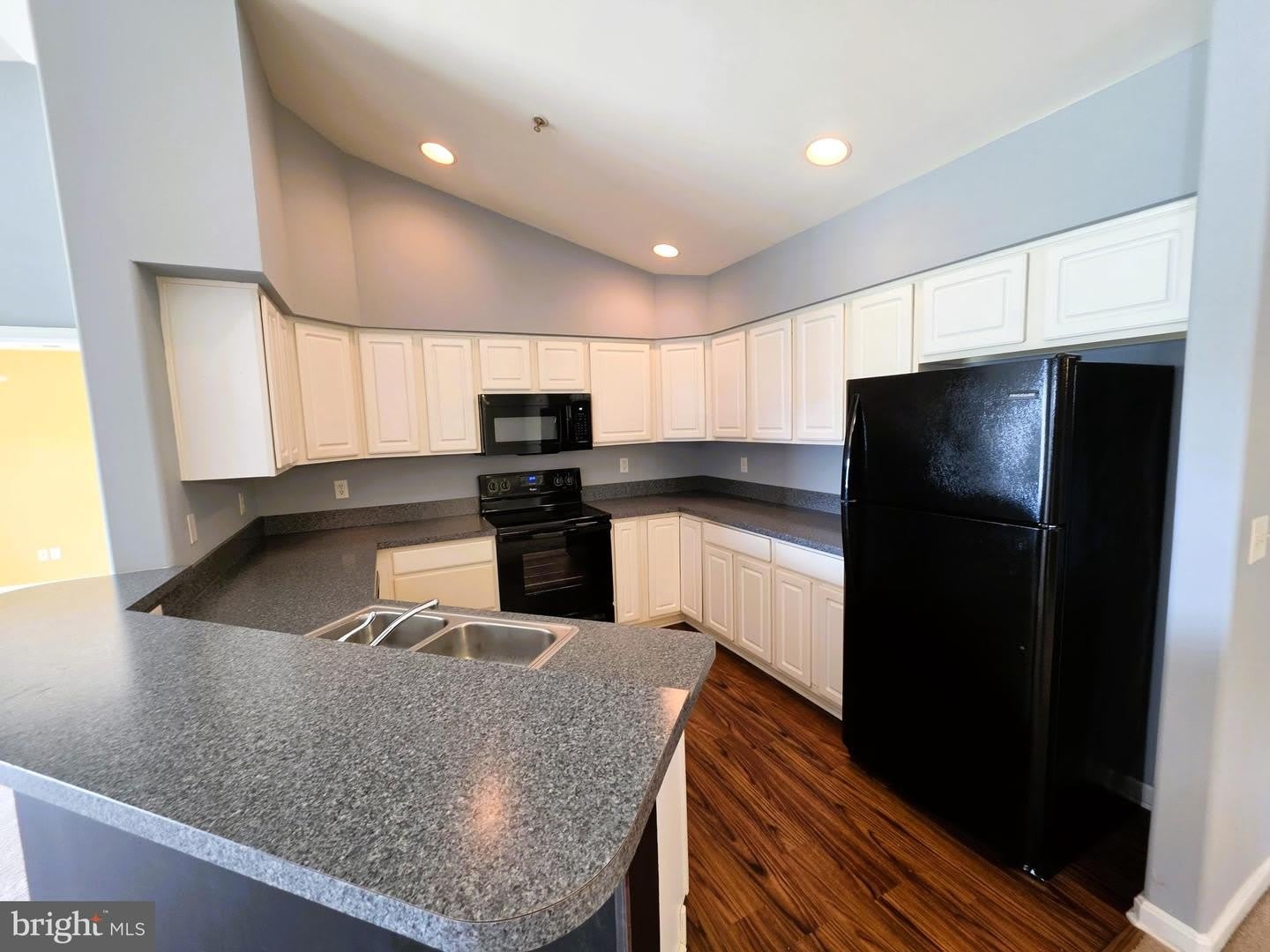 3003 HEATHER DR #J – photo 3