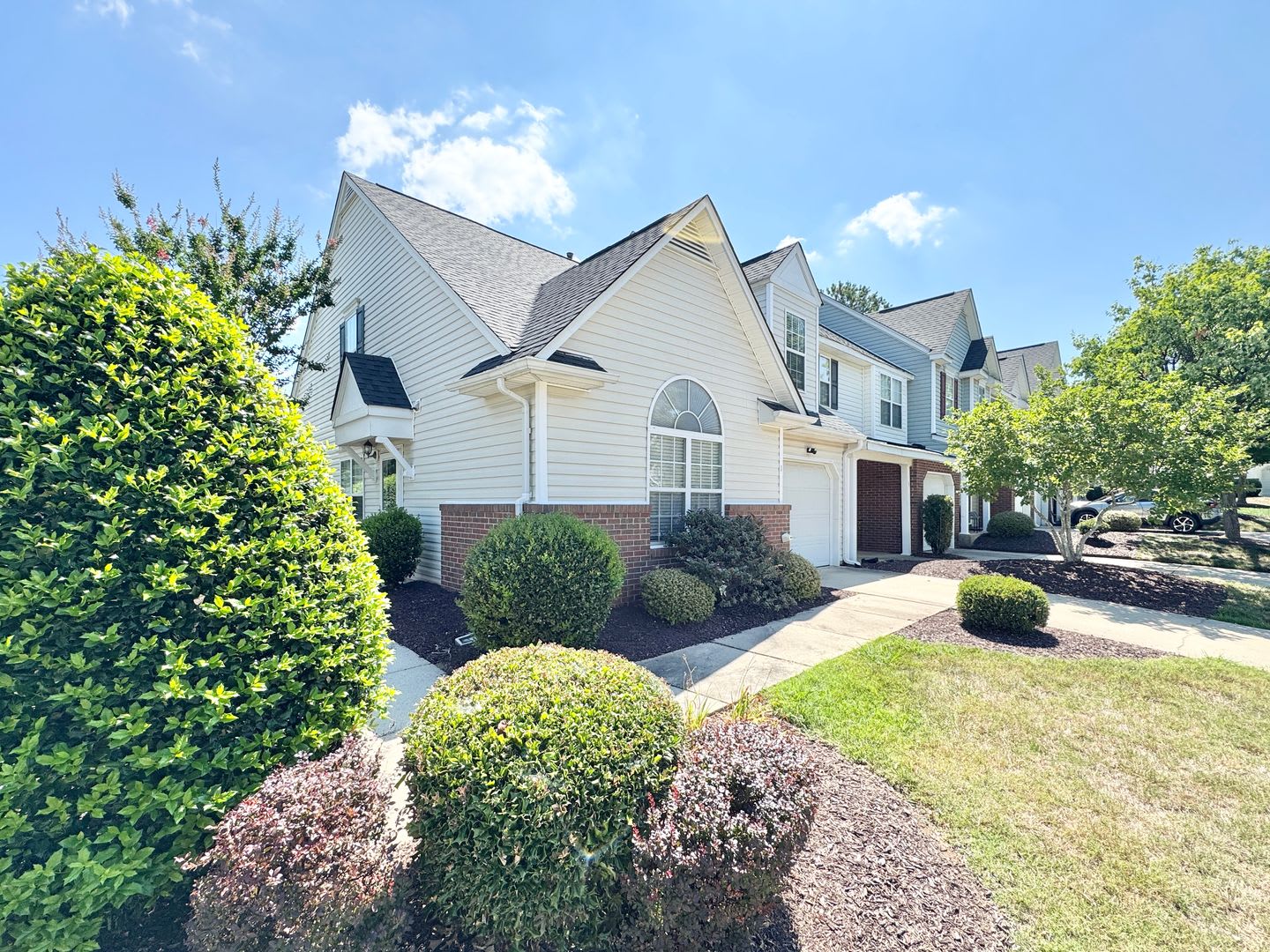 Updated 2 Bedroom with Loft & Neighborhood Pool! – photo 2