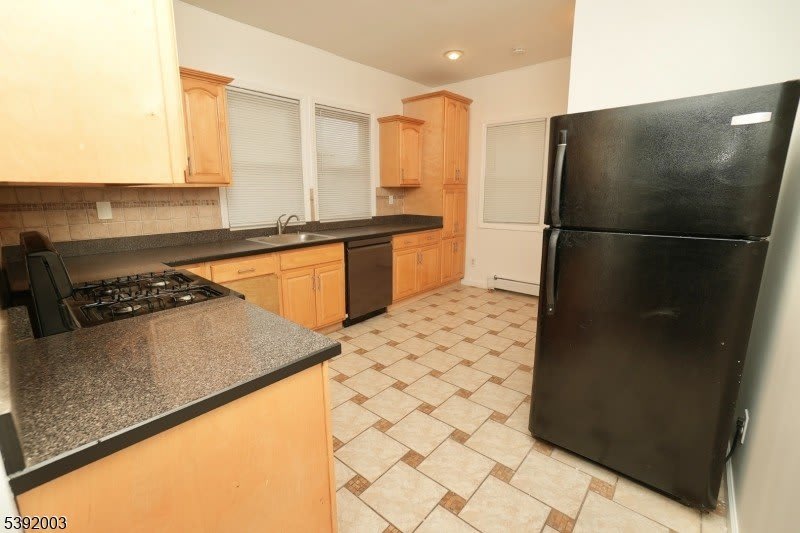 466 Cortlandt St 2nd Floor – photo 3