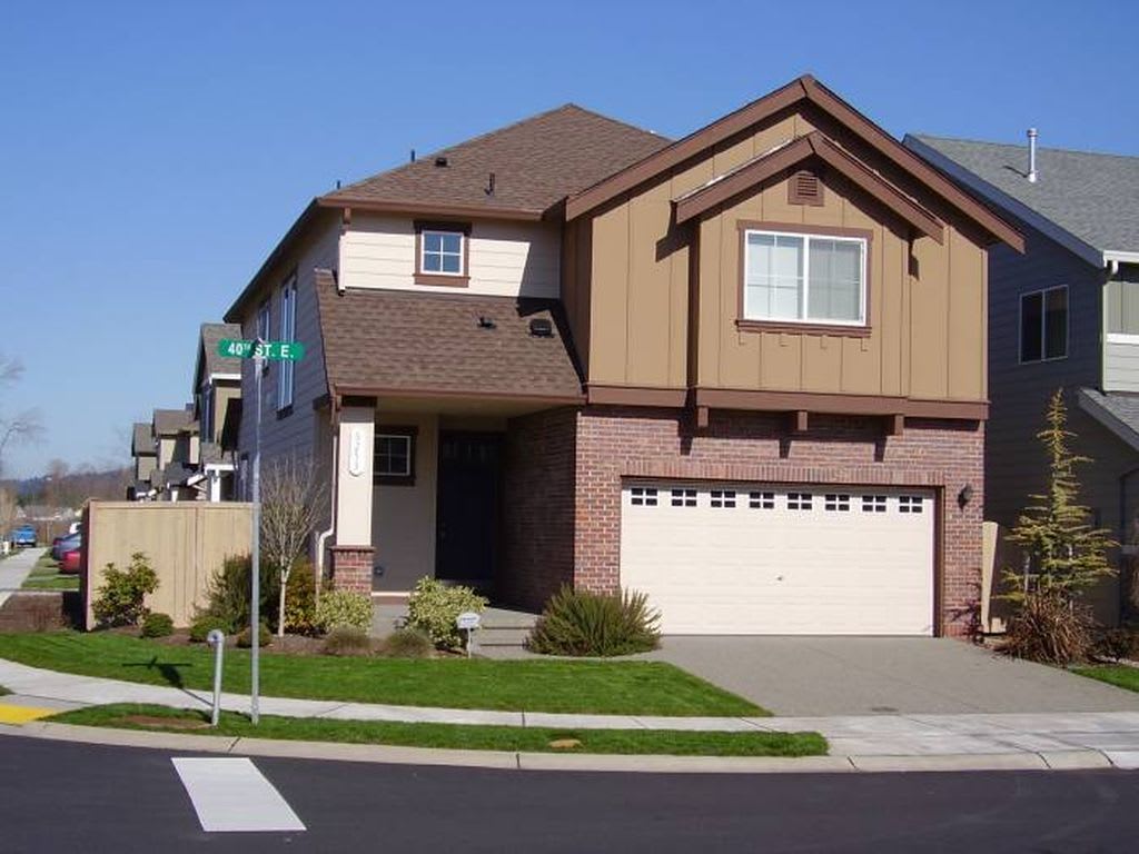Nice 3 Bedroom plus den – photo 1