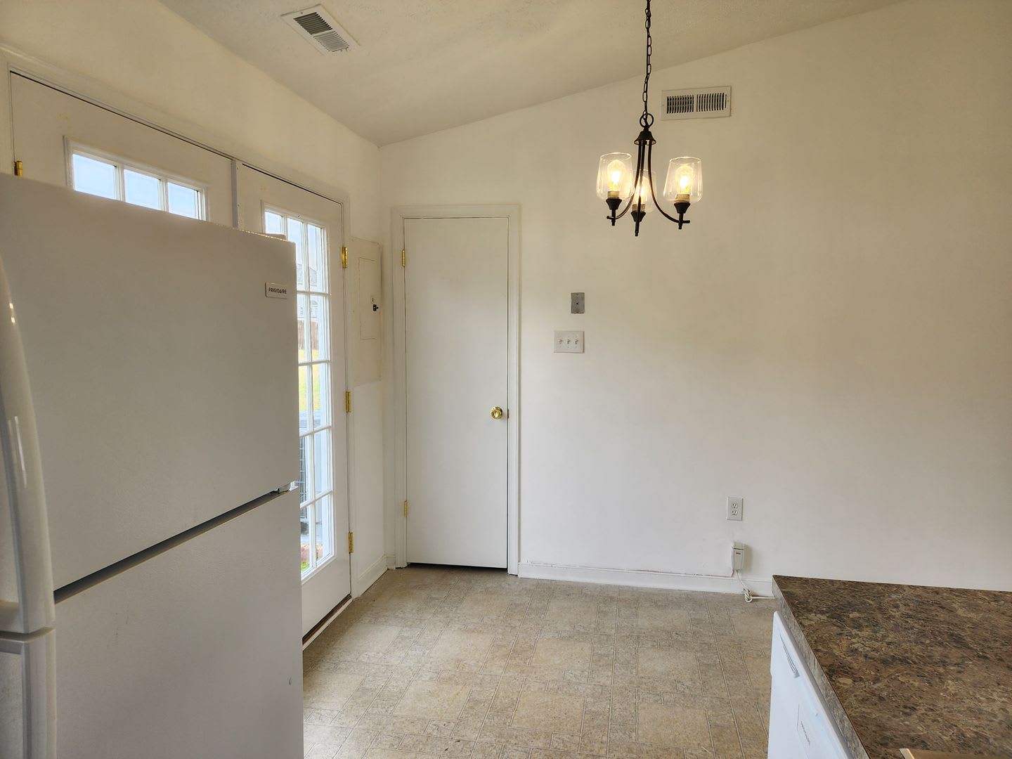 3 Bedroom 2 Full Bath Rancher On Quiet Cul de Sac! – photo 4