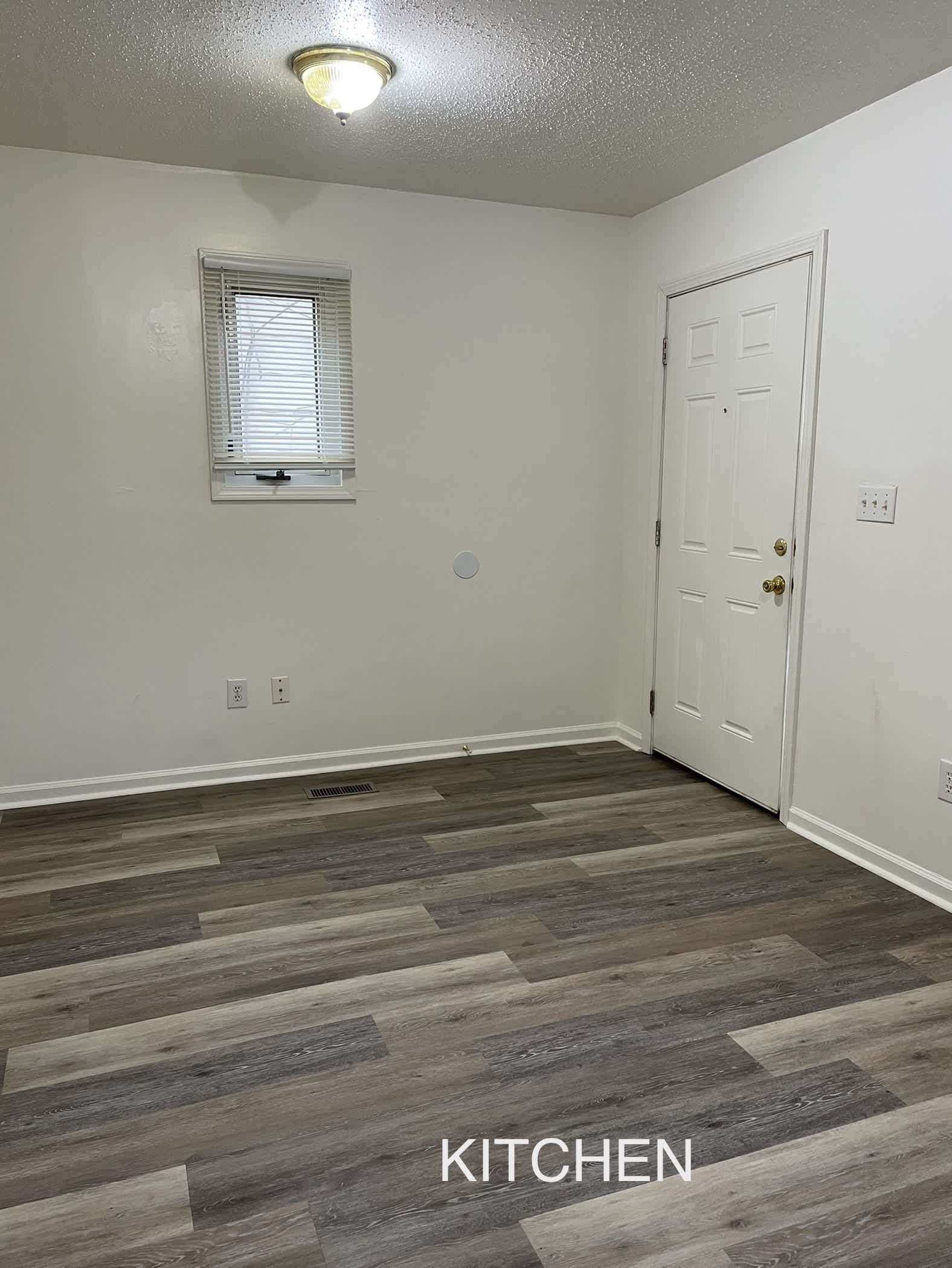 613 College Dr, Apt C – photo 3