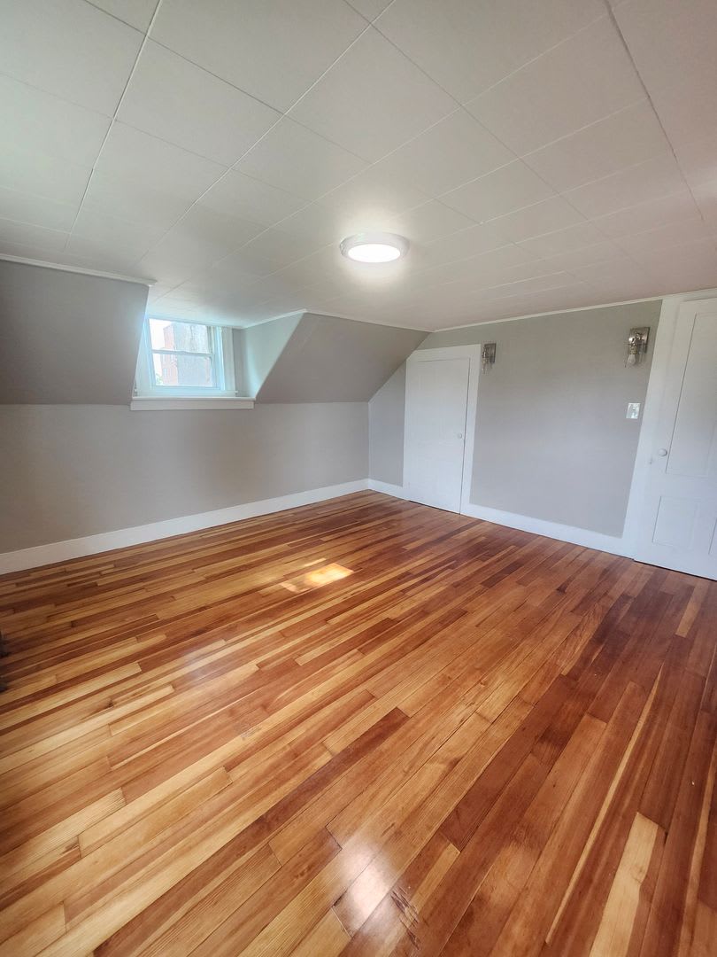 Second floor newly renovated 2 bedroom apartment – photo 3