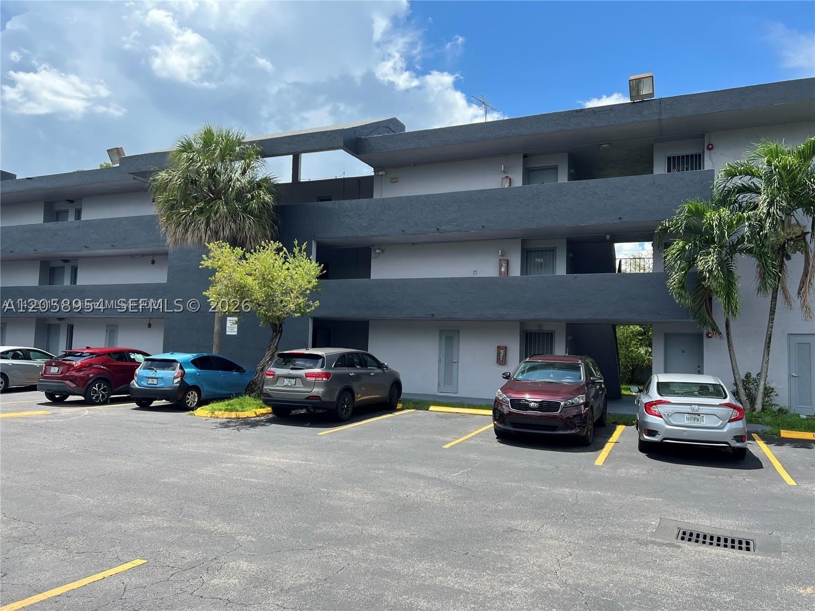 8841 W Flagler St – photo 1