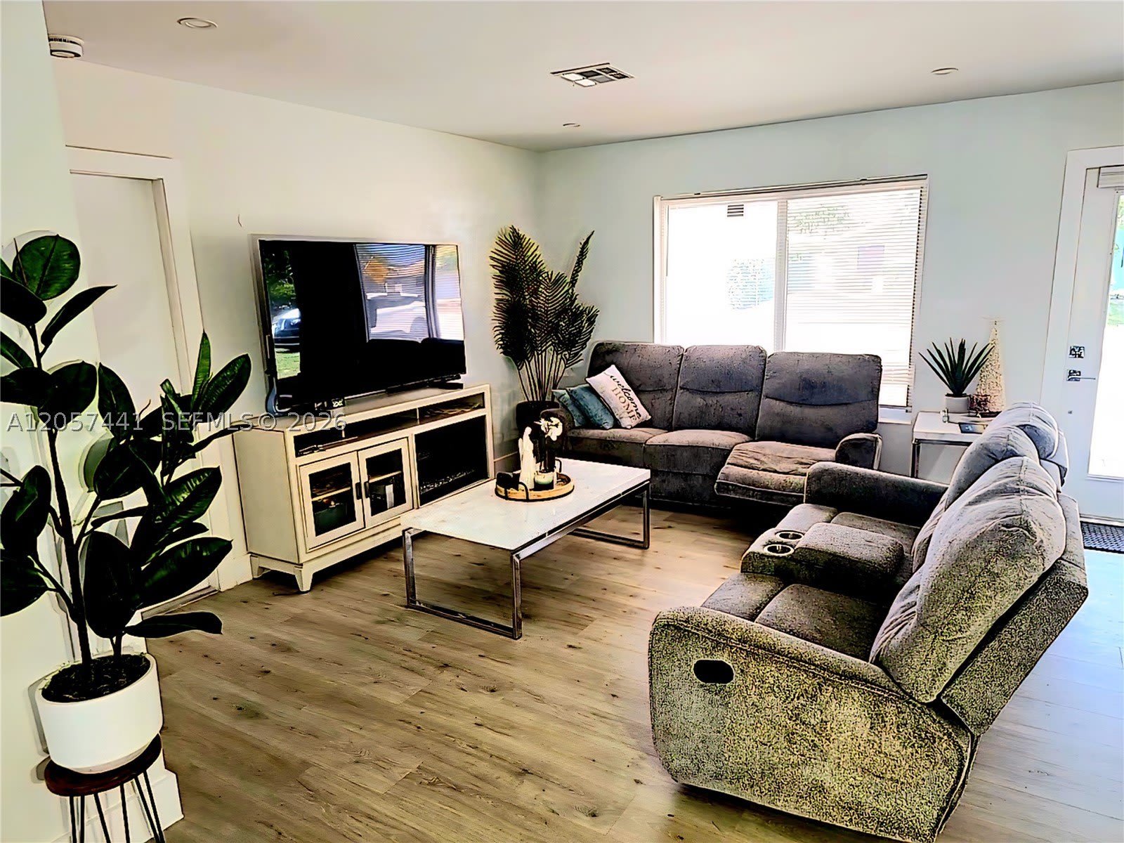 1430 NE 53rd Ct – photo 4