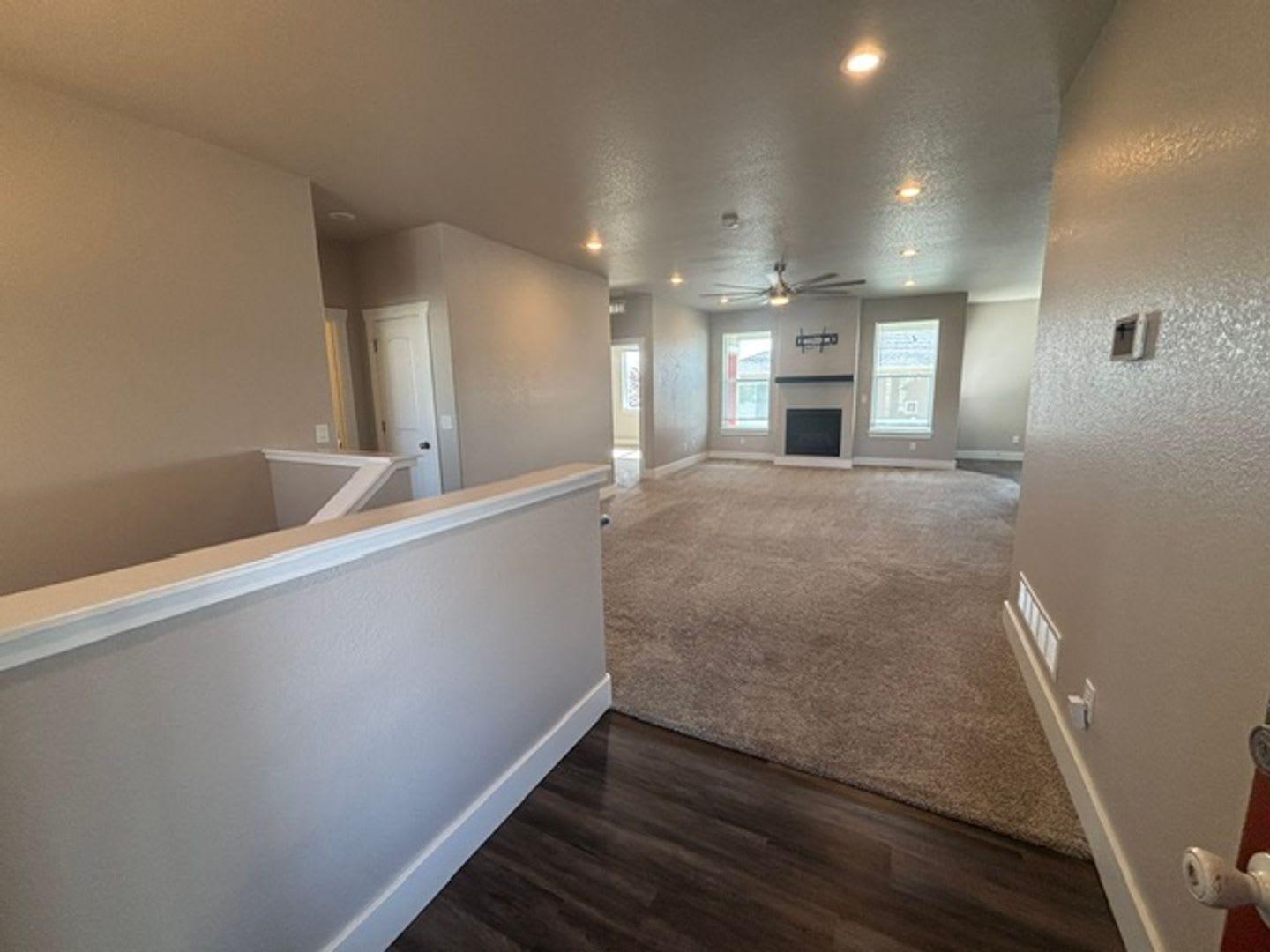 Beautiful 5 Bedroom, 3 Bath Executive Home in the Pointe! – photo 4