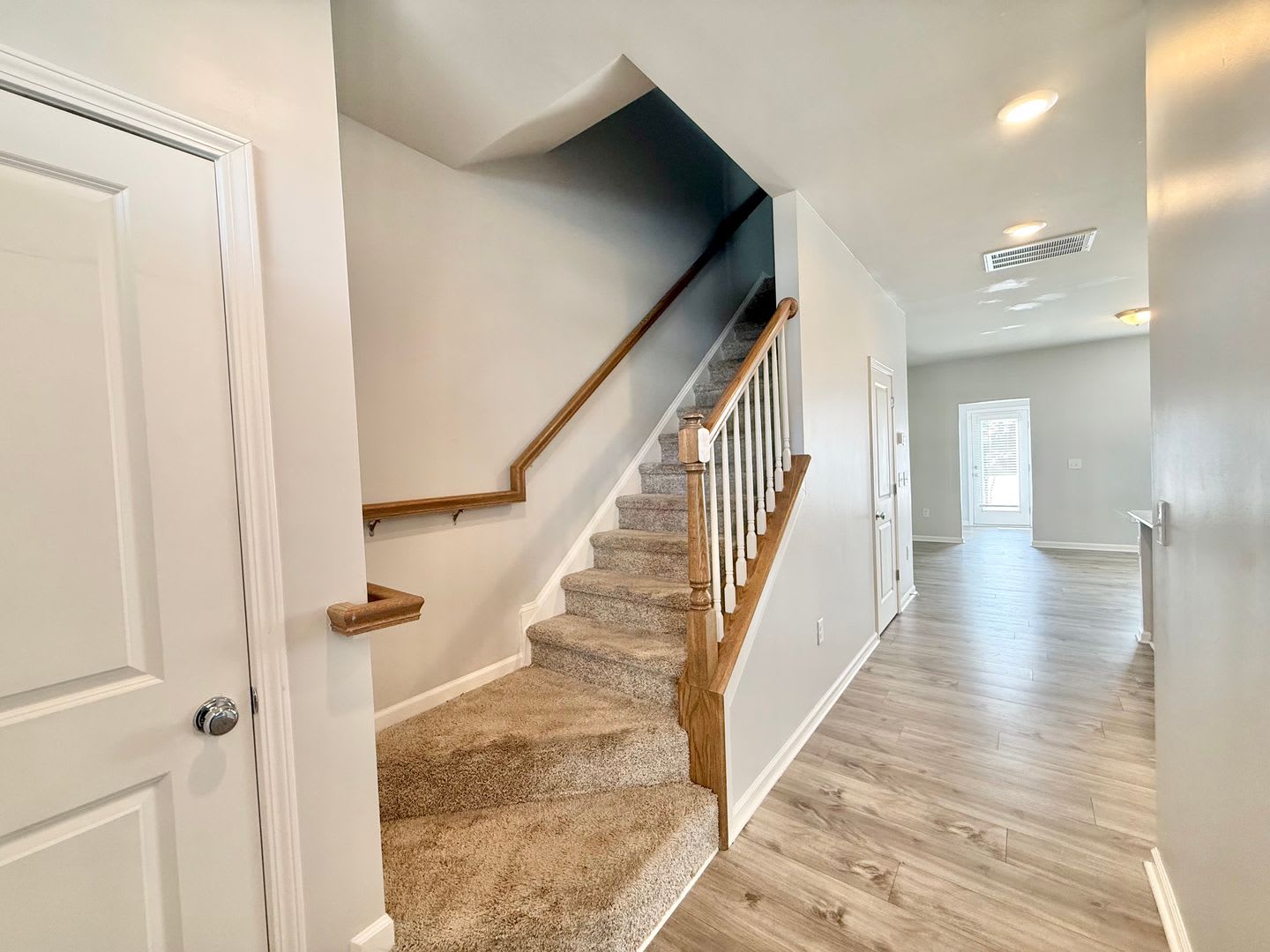 Offering Refundable Application Fees 100 Move In Promotion Modern 3Bd 2 5Ba Clayton Townhome Near Highways With Easy Access To Downtown Clayton And Garner – photo 2