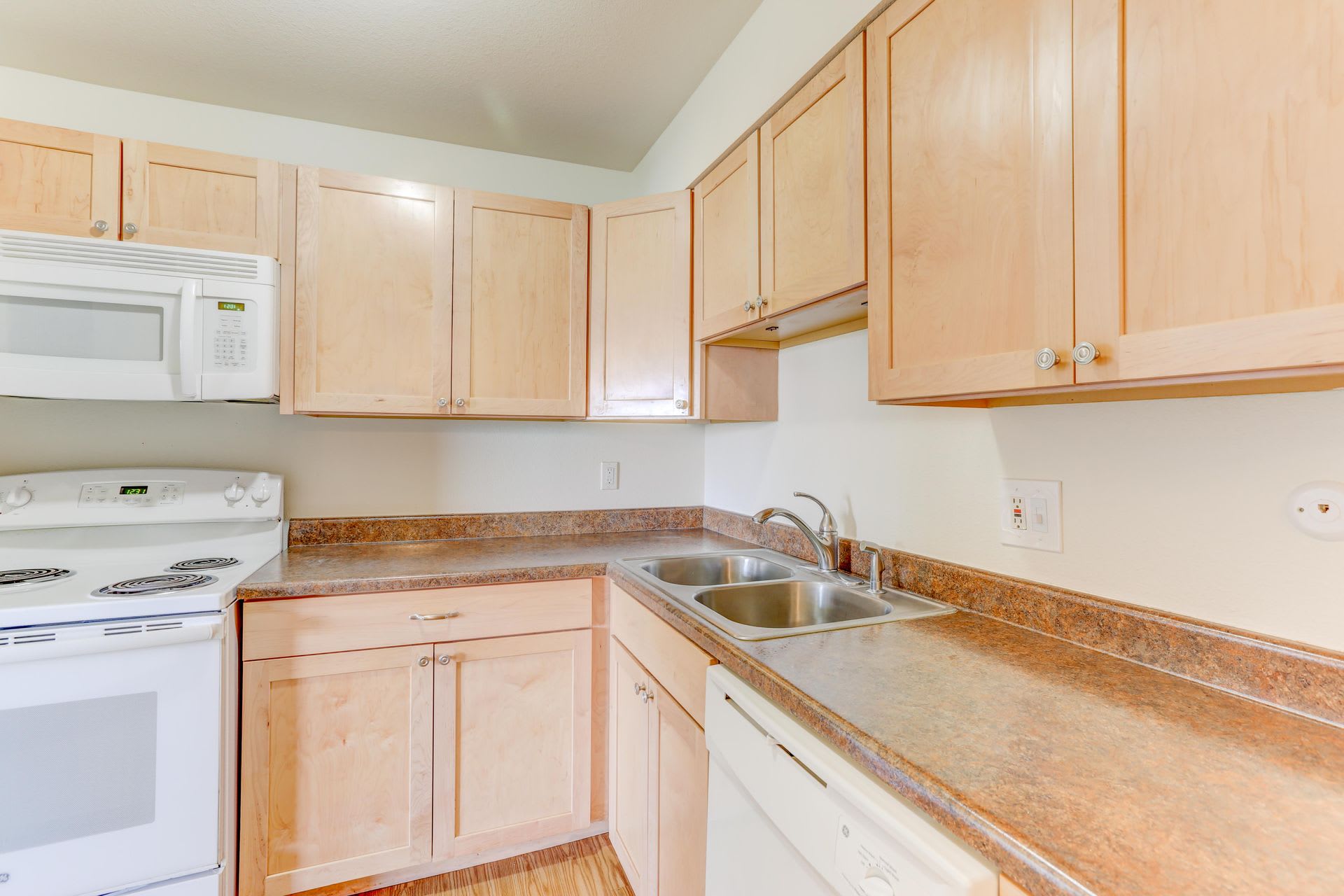 Union Square Apartments – photo 1