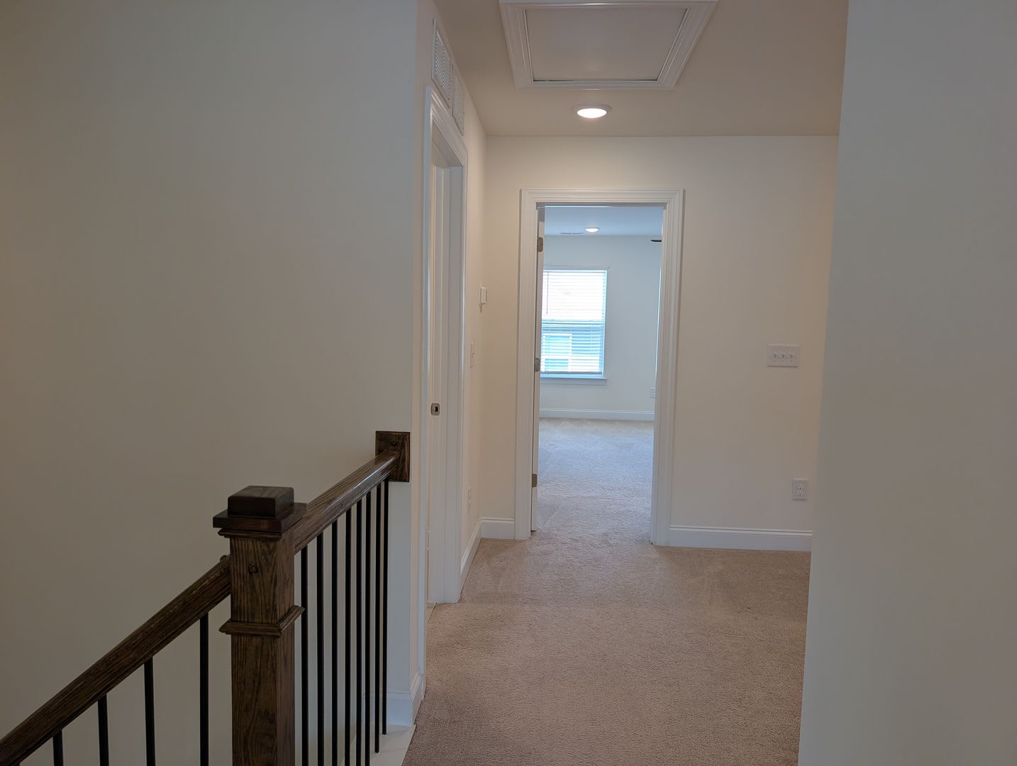 Beautiful 3 Bedroom, 2.5 Bathroom Townhome in Harrisburg Village. Don’t Miss Out! – photo 5