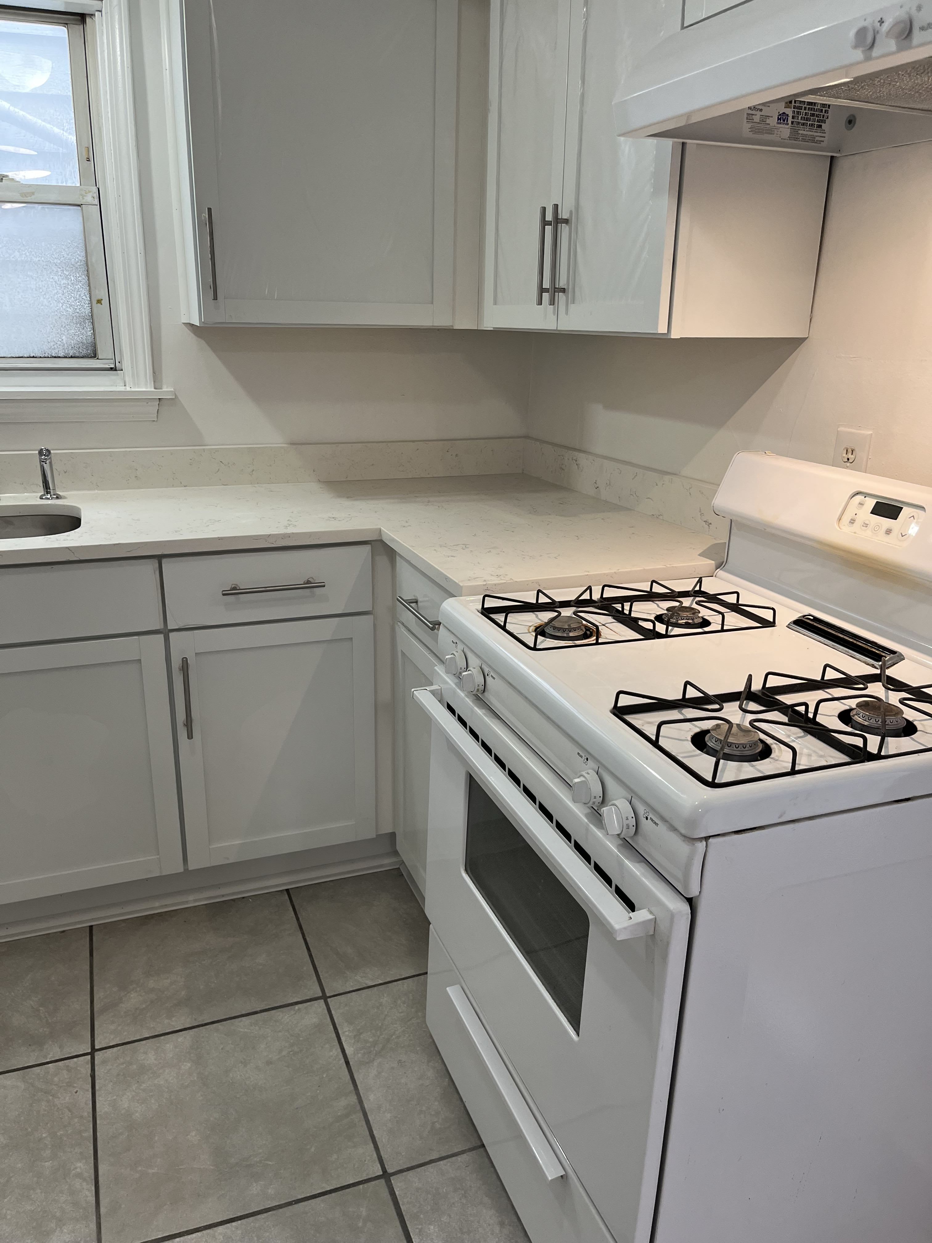 1716 W Cermak Rd – photo 2