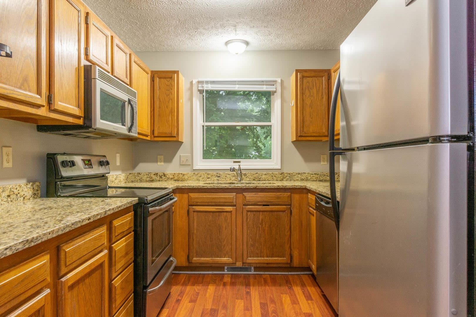 Beautiful and Spacious Townhomes near IU Campus – photo 5