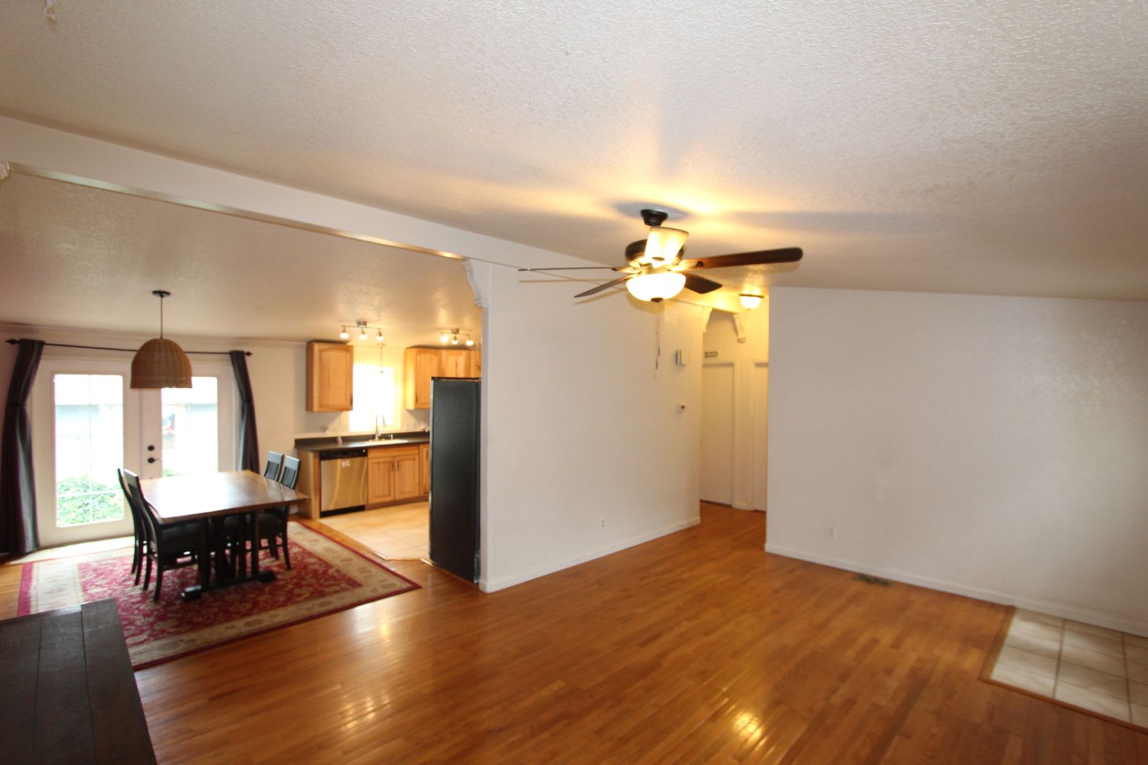 300 Move In Special Single Story 3 Bedroom Home With Fenced Backyard – photo 5