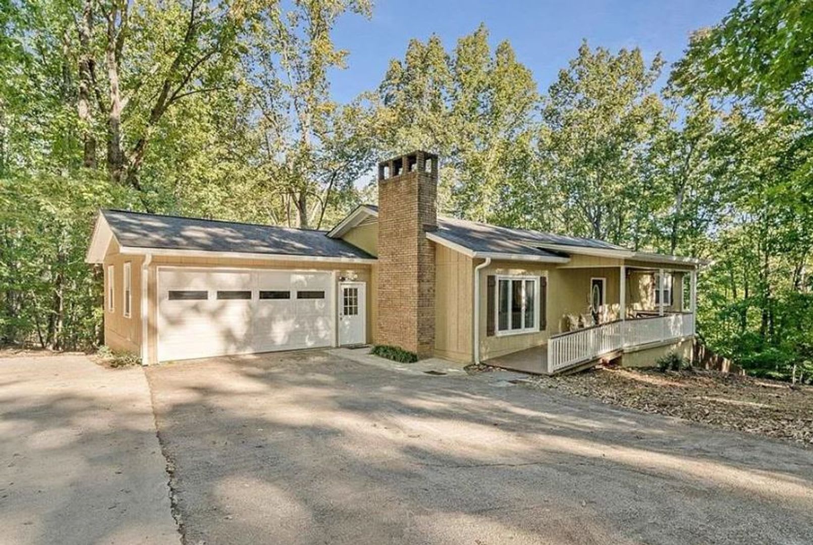 Spacious 4 Bedroom Home With The Privacy You Ve Been Looking For – photo 1