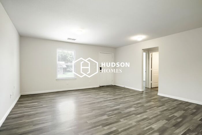 2214 Henry Street – photo 3