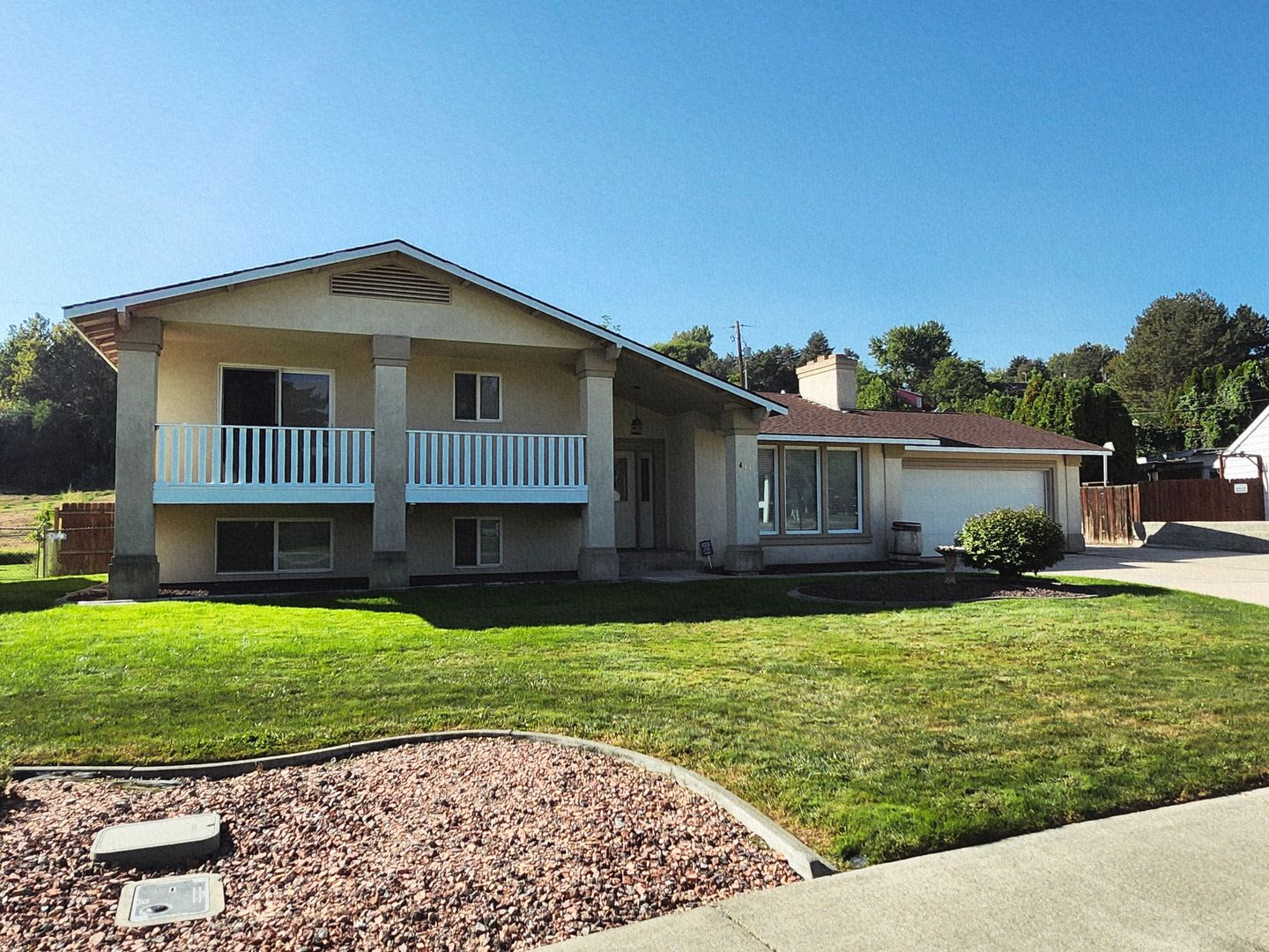 Beautiful Tri Level Home w/RV or Trailer Parking! – photo 1