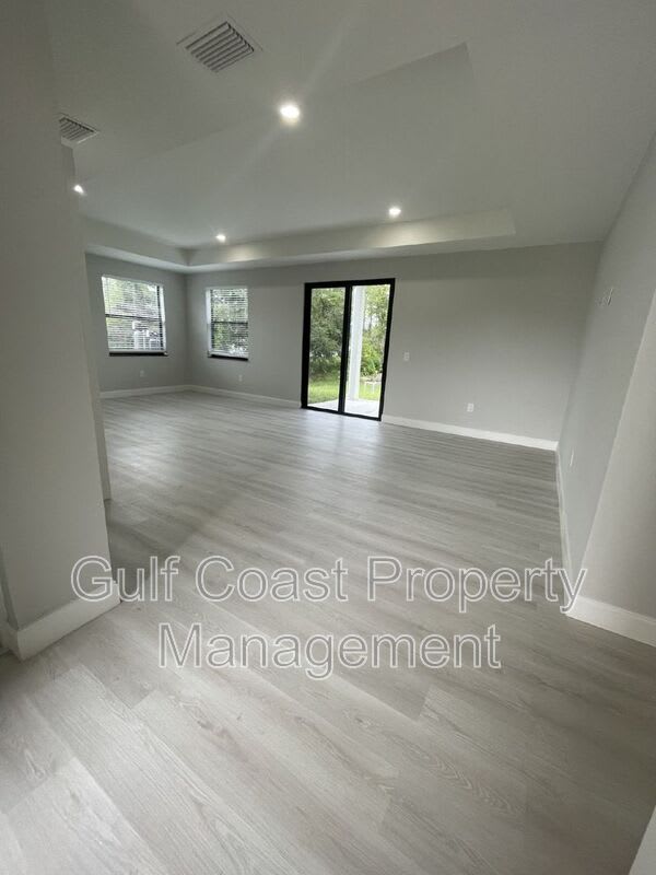 662 Windermere Drive – photo 2