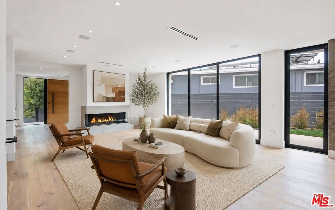1030 Centinela Ave – photo 4