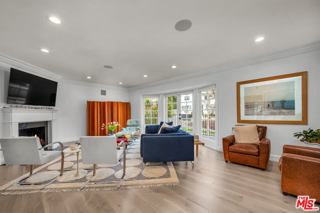 751 Westholme Ave – photo 2
