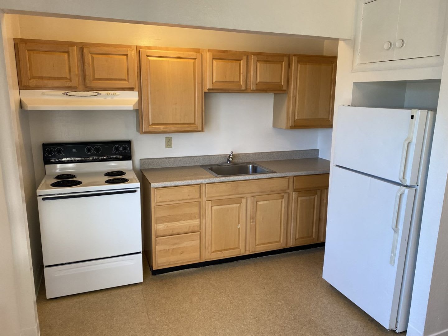 Cozy Upper Floor 2 Bedroom 1 Bath Unit – photo 3