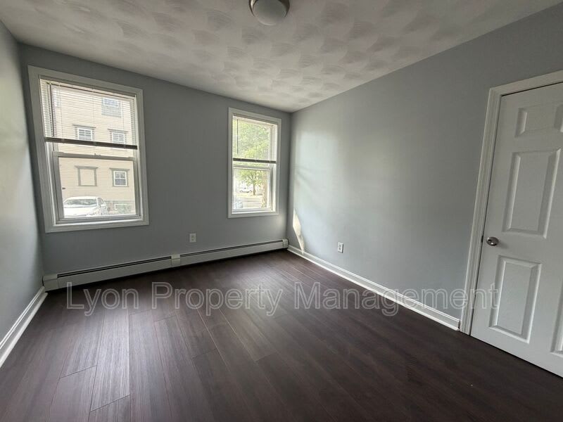328 Douglas Ave – photo 5