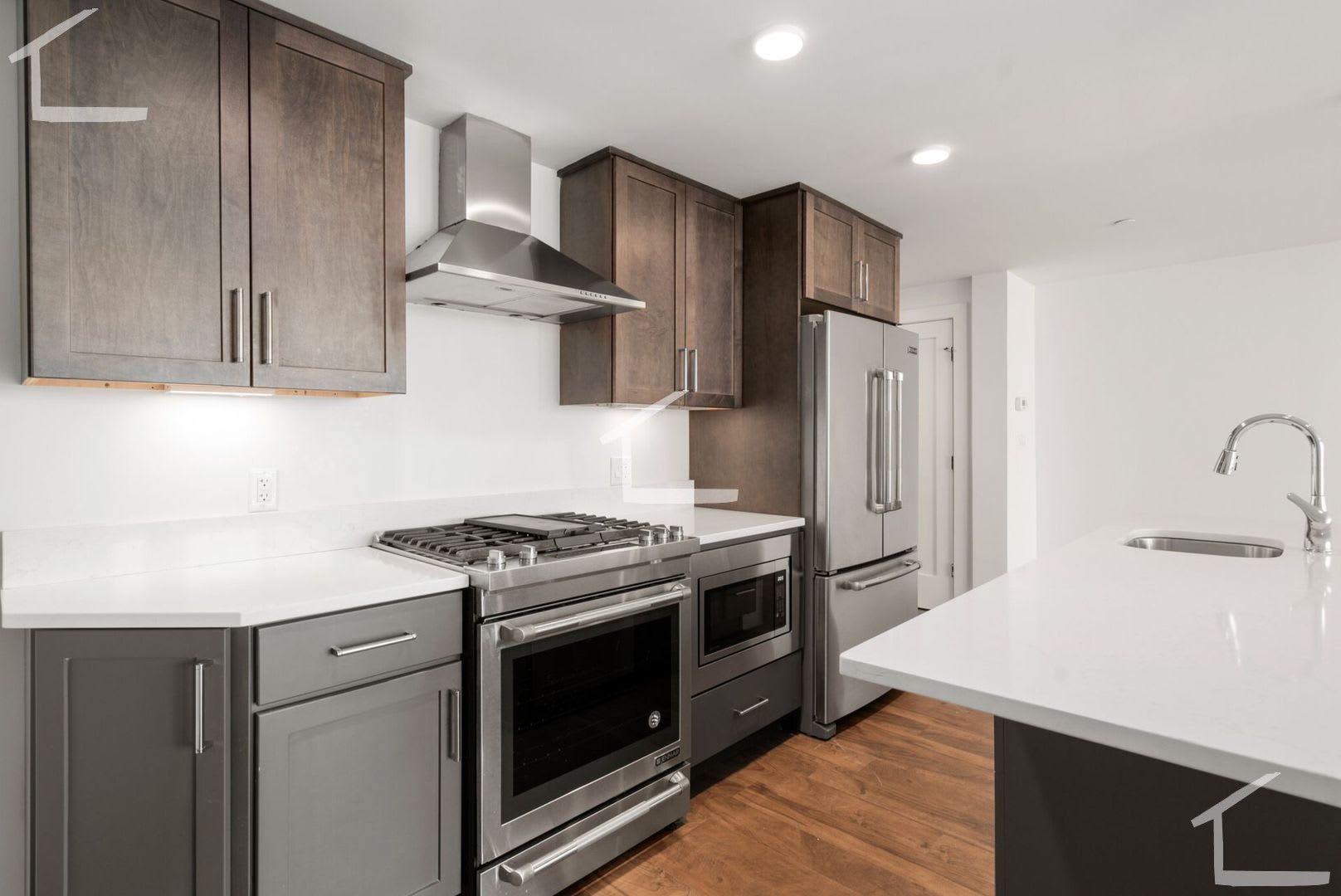 Nicely renovated 2 bed in Brighton! – photo 1