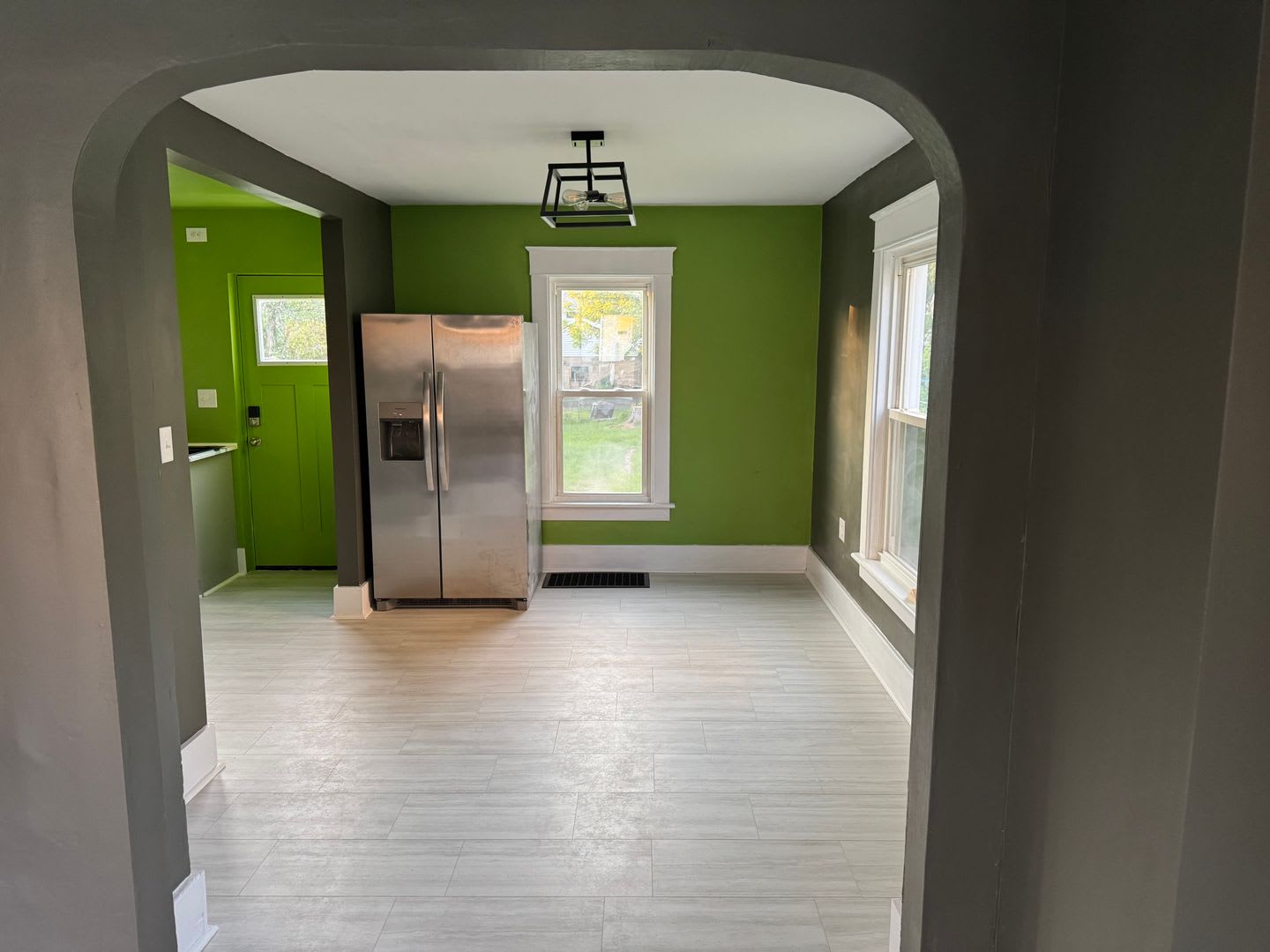 Single Family Home 3 bedroom 1 bath new paint new flooring new appliances – photo 4