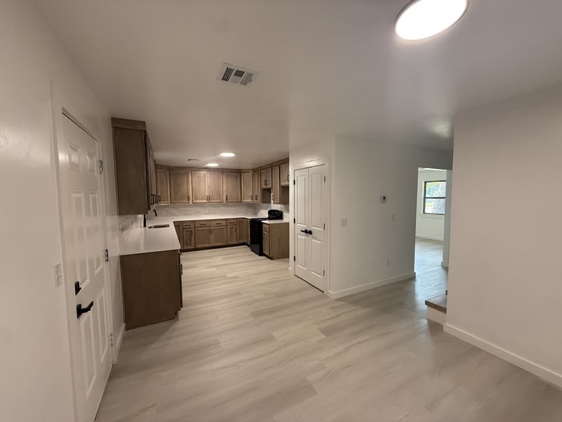 800 West 6th – photo 3
