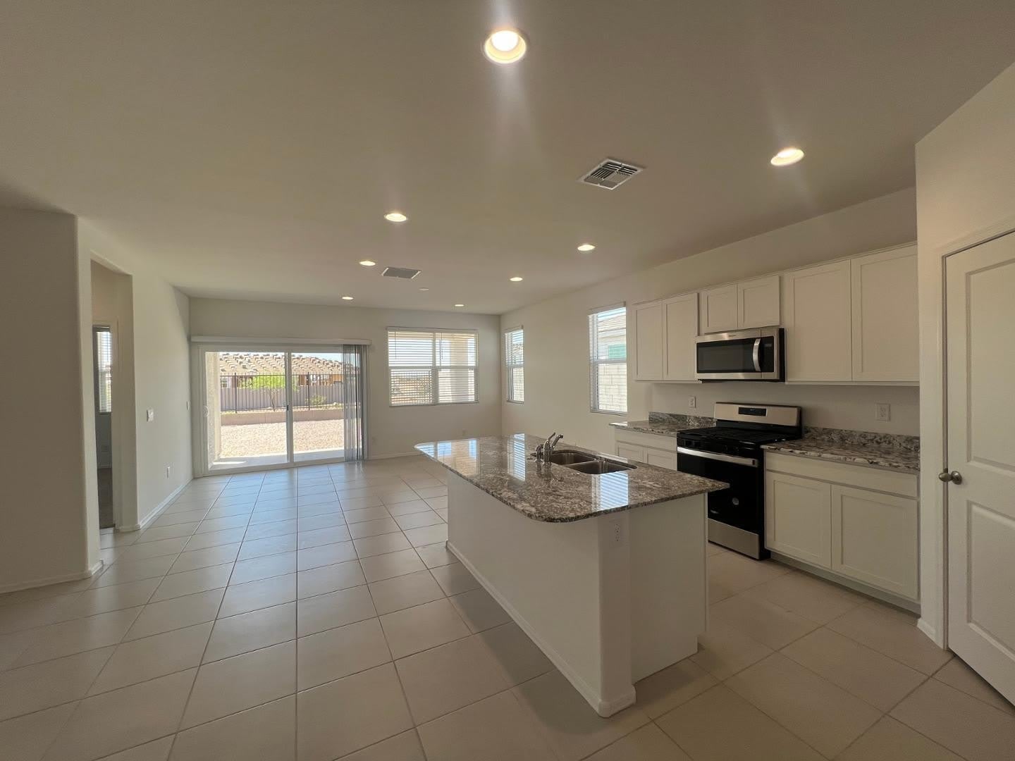 15645 W Desert Hollow – photo 3
